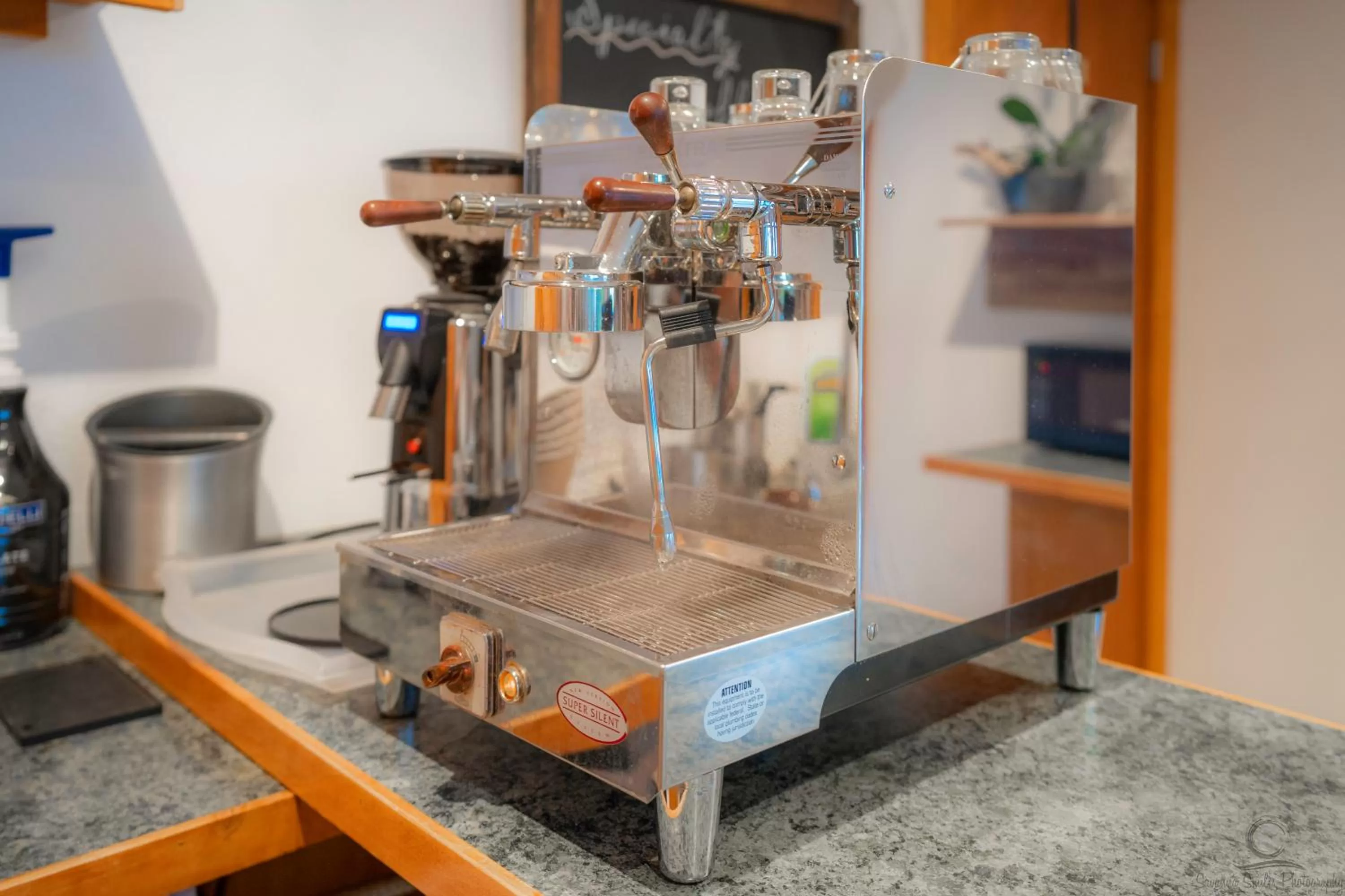 Coffee/tea facilities in Gateway Motel