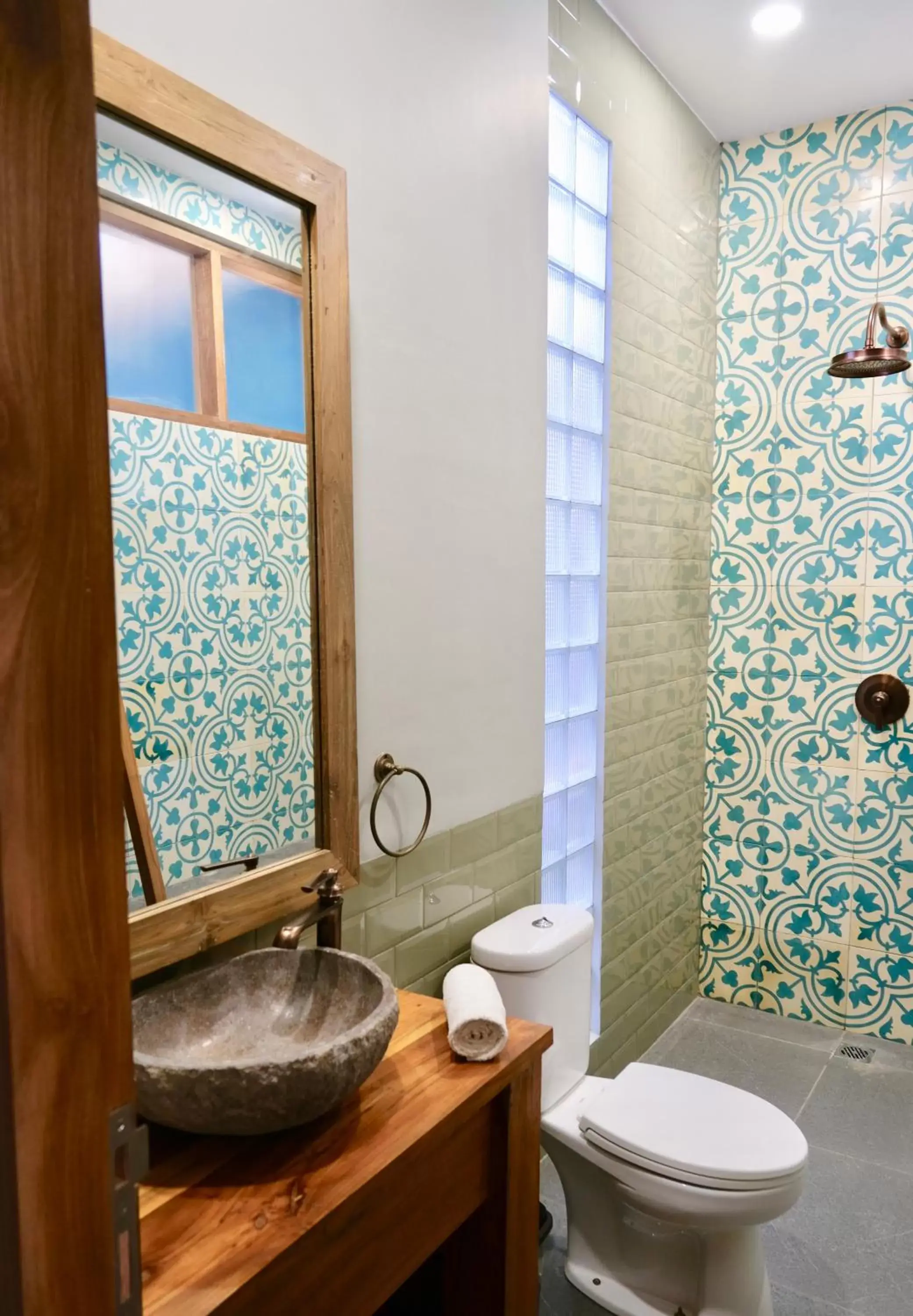 Shower, Bathroom in Trawangan Dive Resort