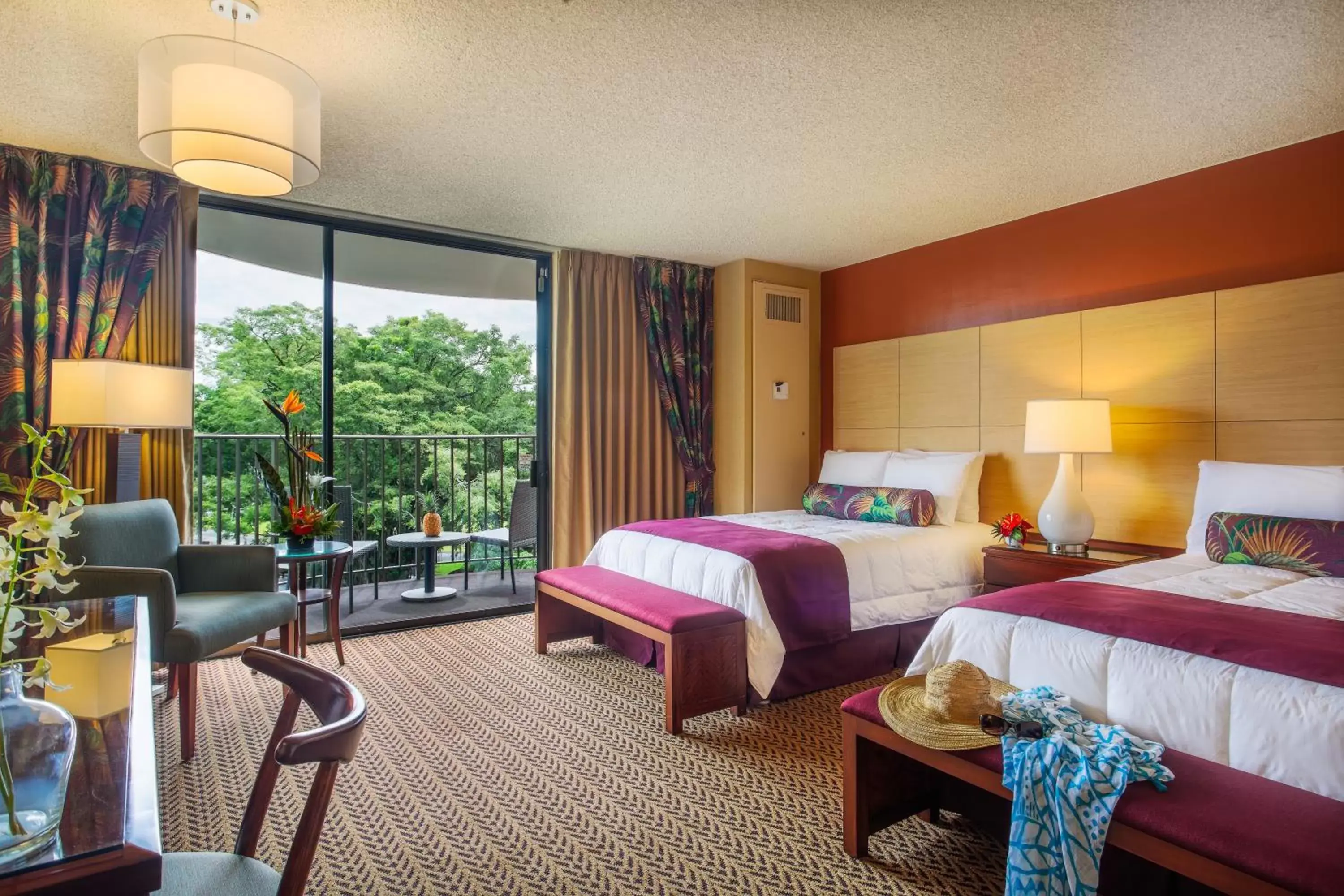 Bedroom in Castle Hilo Hawaiian Hotel