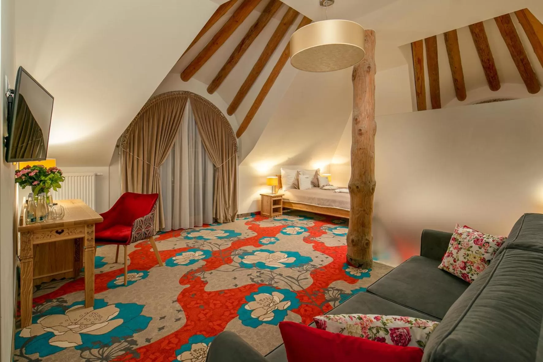 Photo of the whole room, Bed in Dworek Góralski