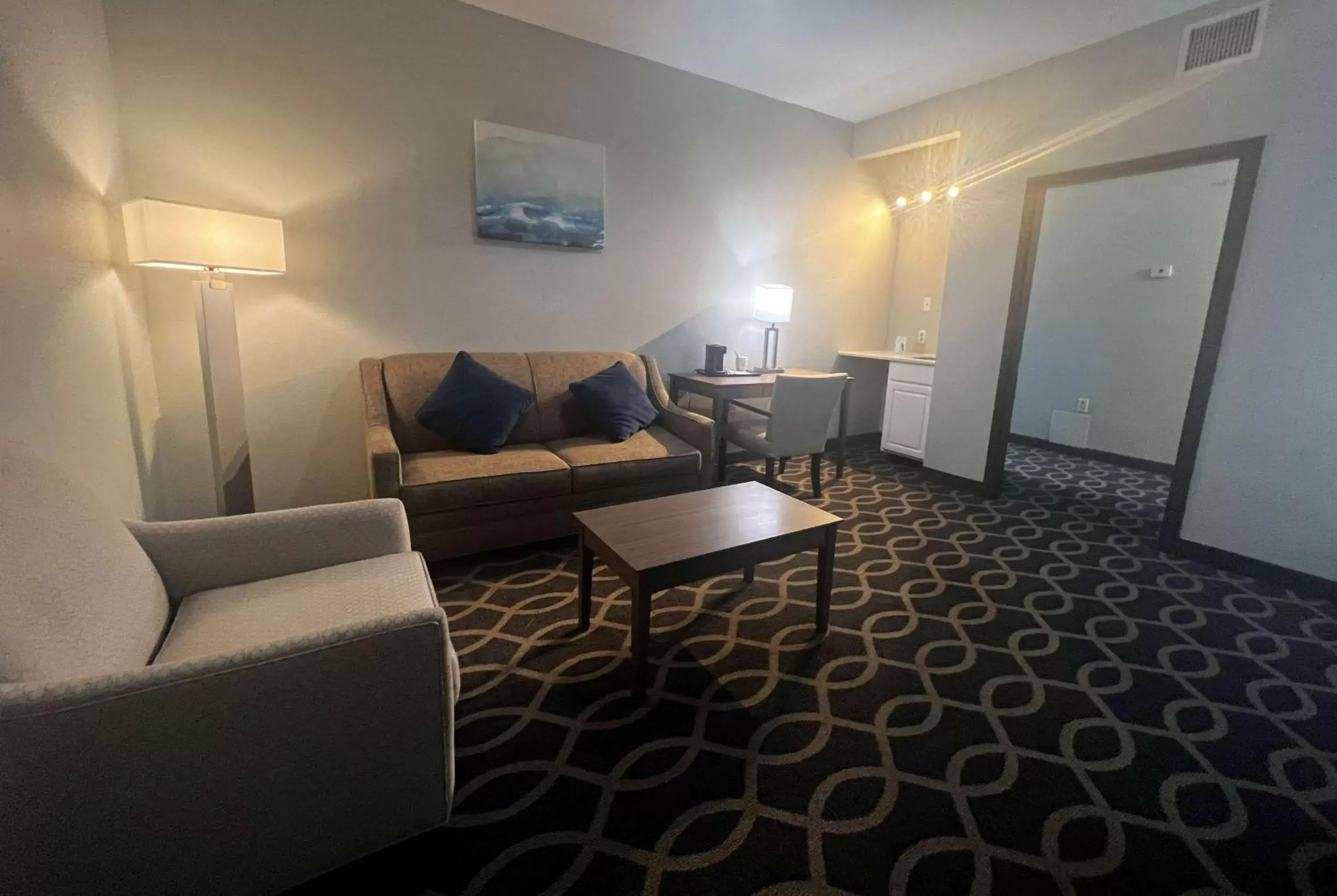 Bed, Seating Area in Wingate by Wyndham Humble/Houston Intercontinental Airport