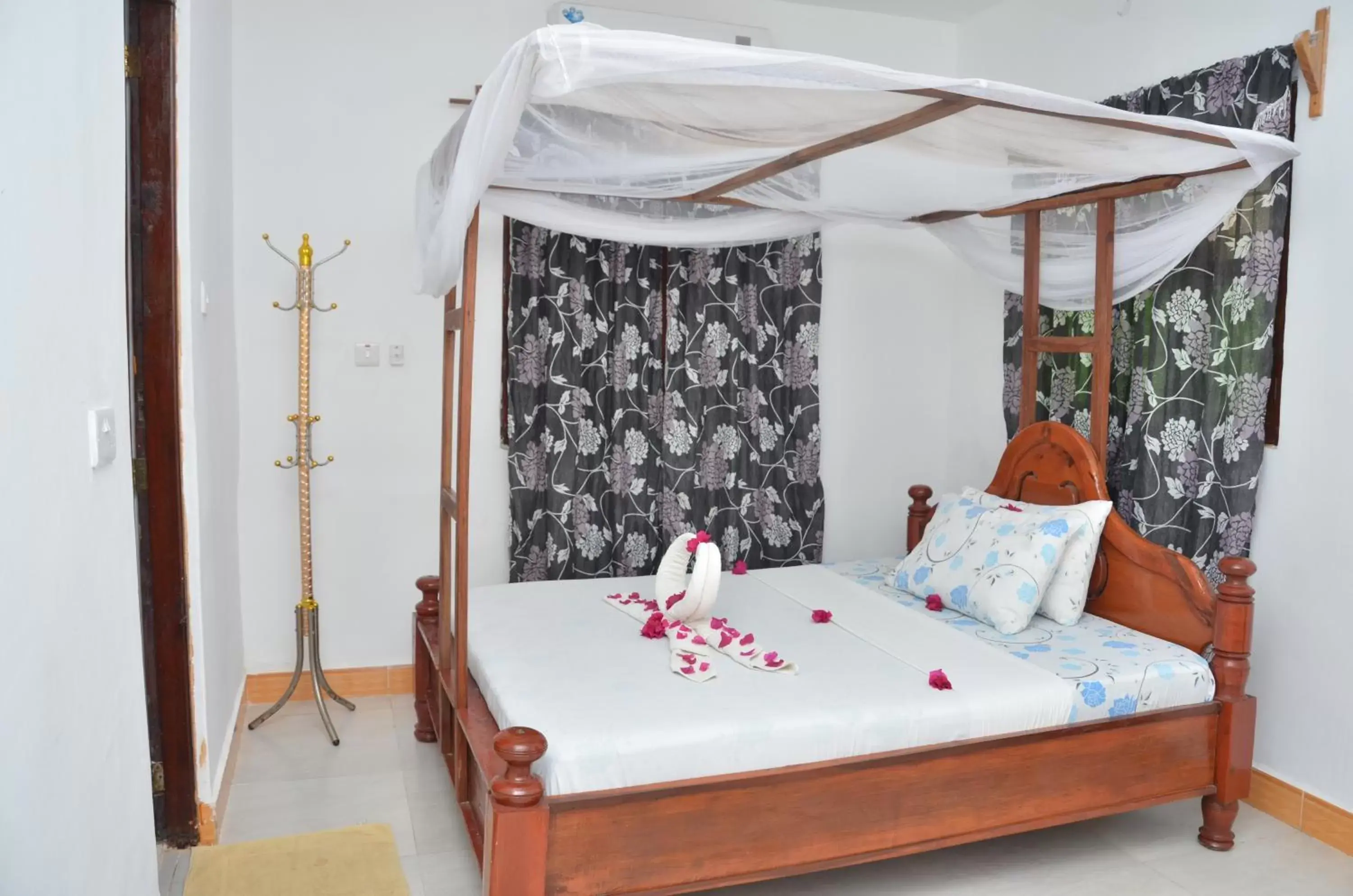 Bed in Bagamoyo Spice Villa