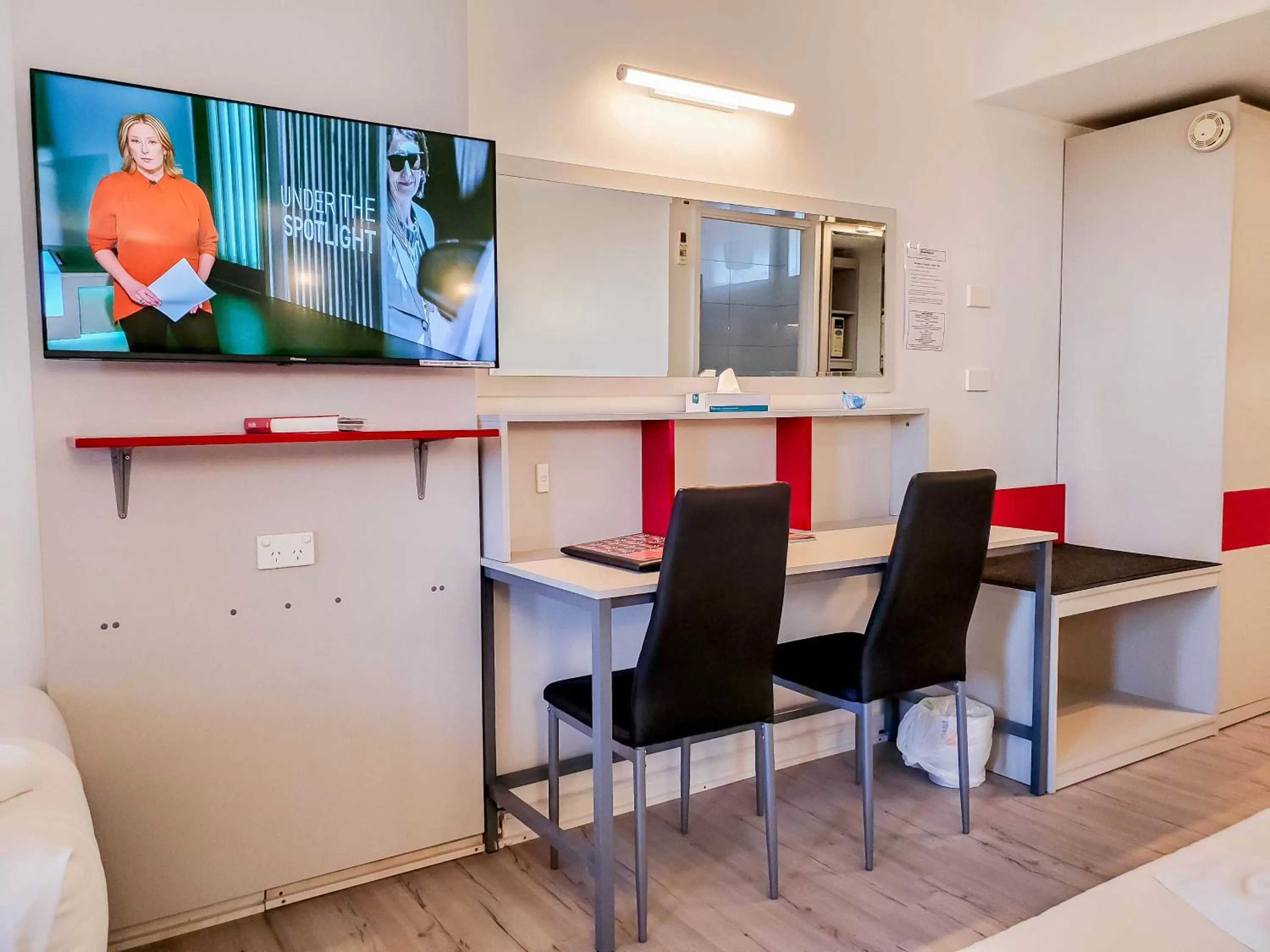 TV and multimedia in Sandors Motor Inn