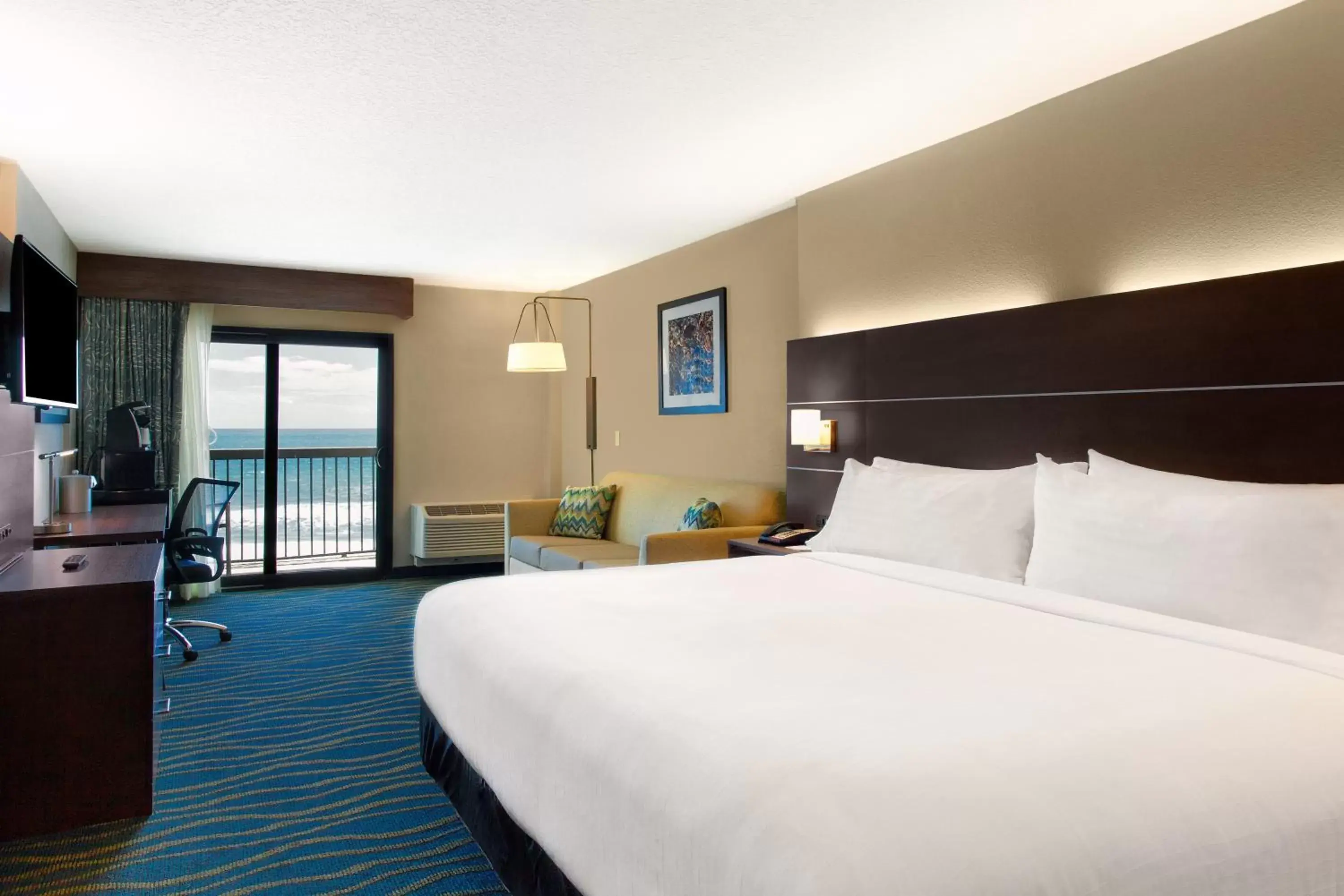 Bed in Holiday Inn Express & Suites Oceanfront Daytona Beach Shores, an IHG Hotel