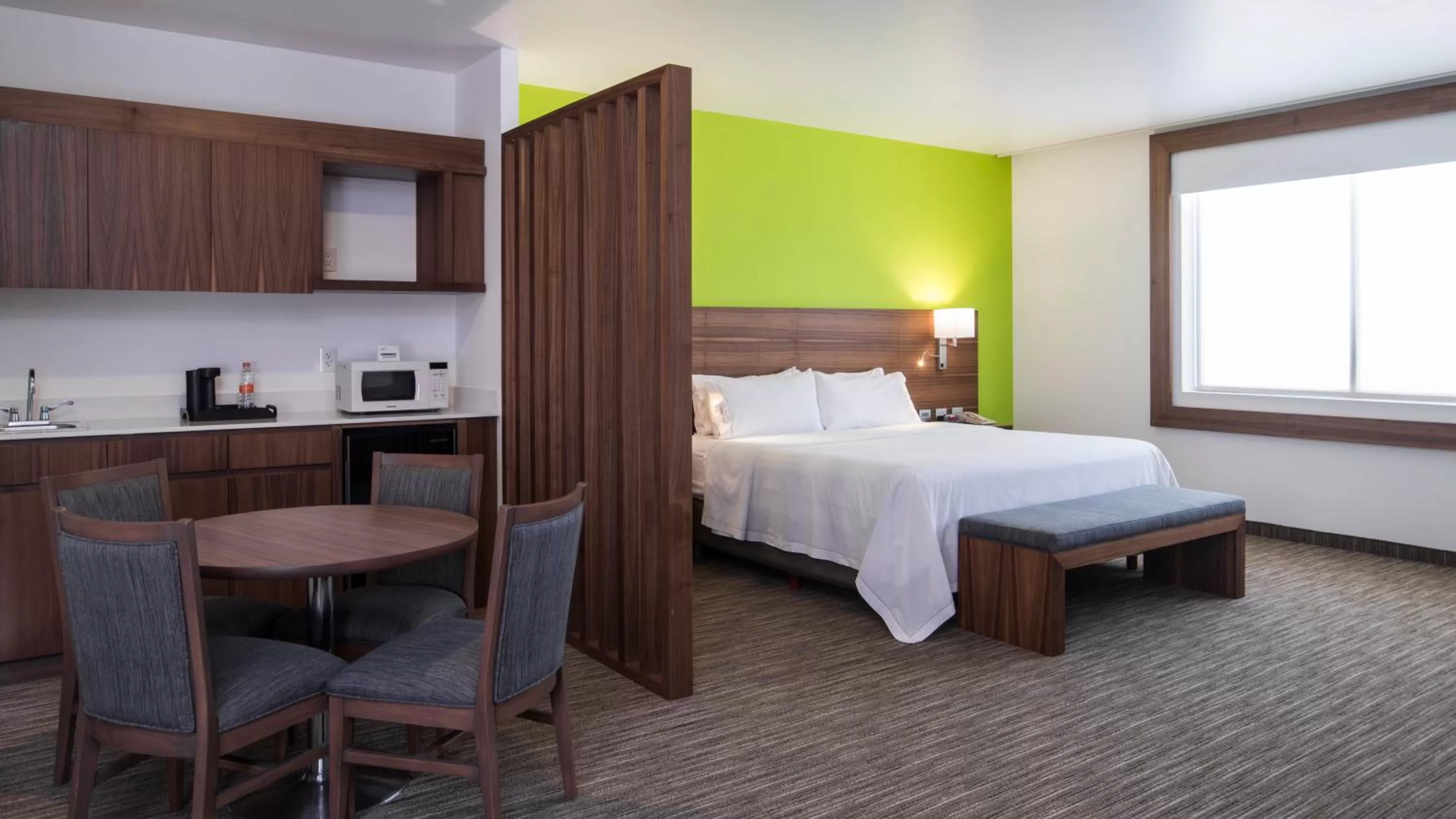 Photo of the whole room, Bed in Holiday Inn Express Puebla by IHG
