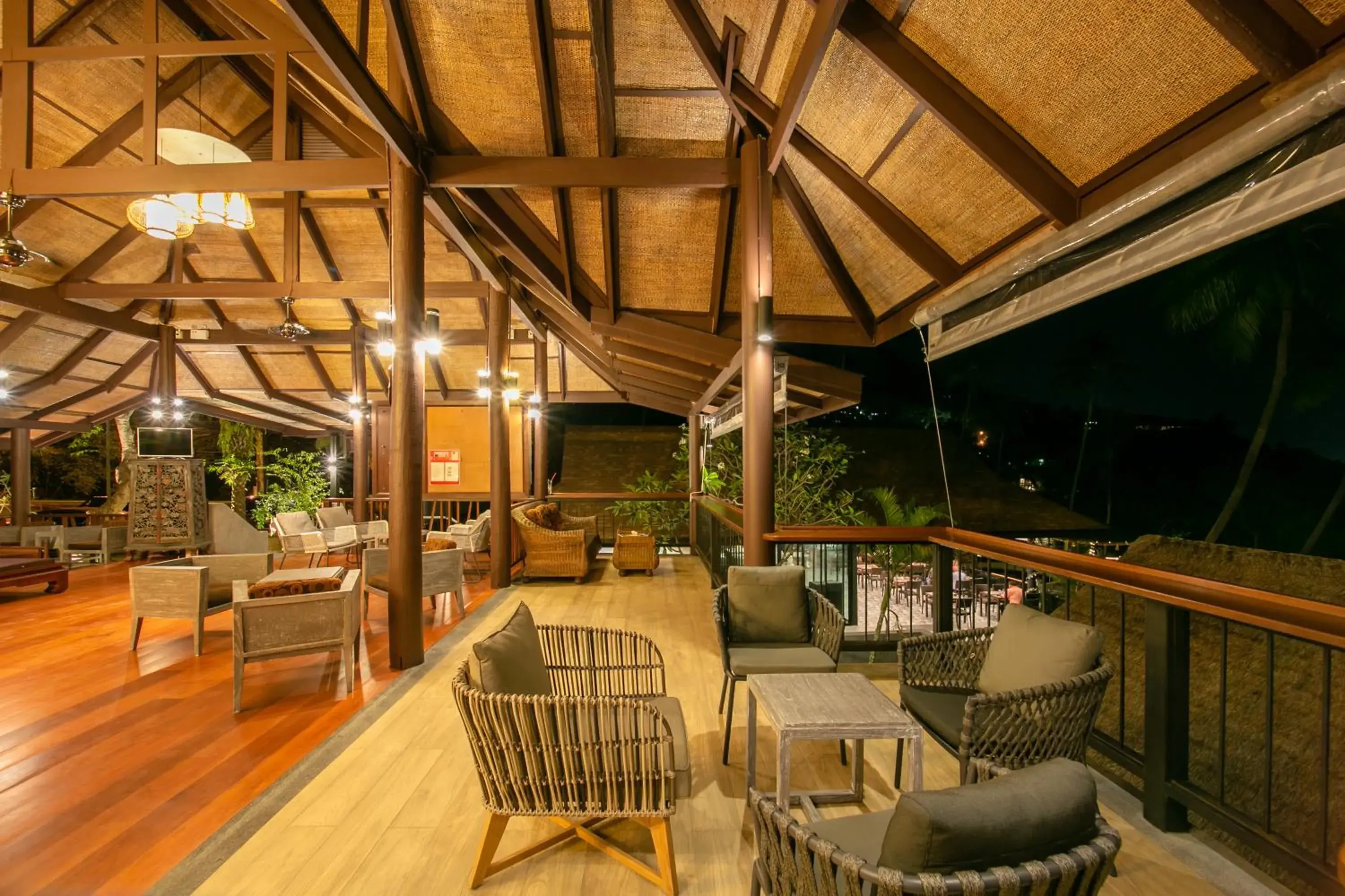 Communal lounge/ TV room, Lounge/Bar in Coral Cliff Beach Resort Samui - SHA Plus