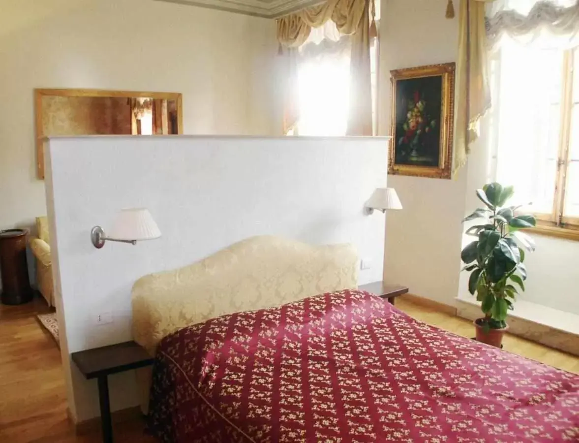 Bed in Tornabuoni La Petite Suite