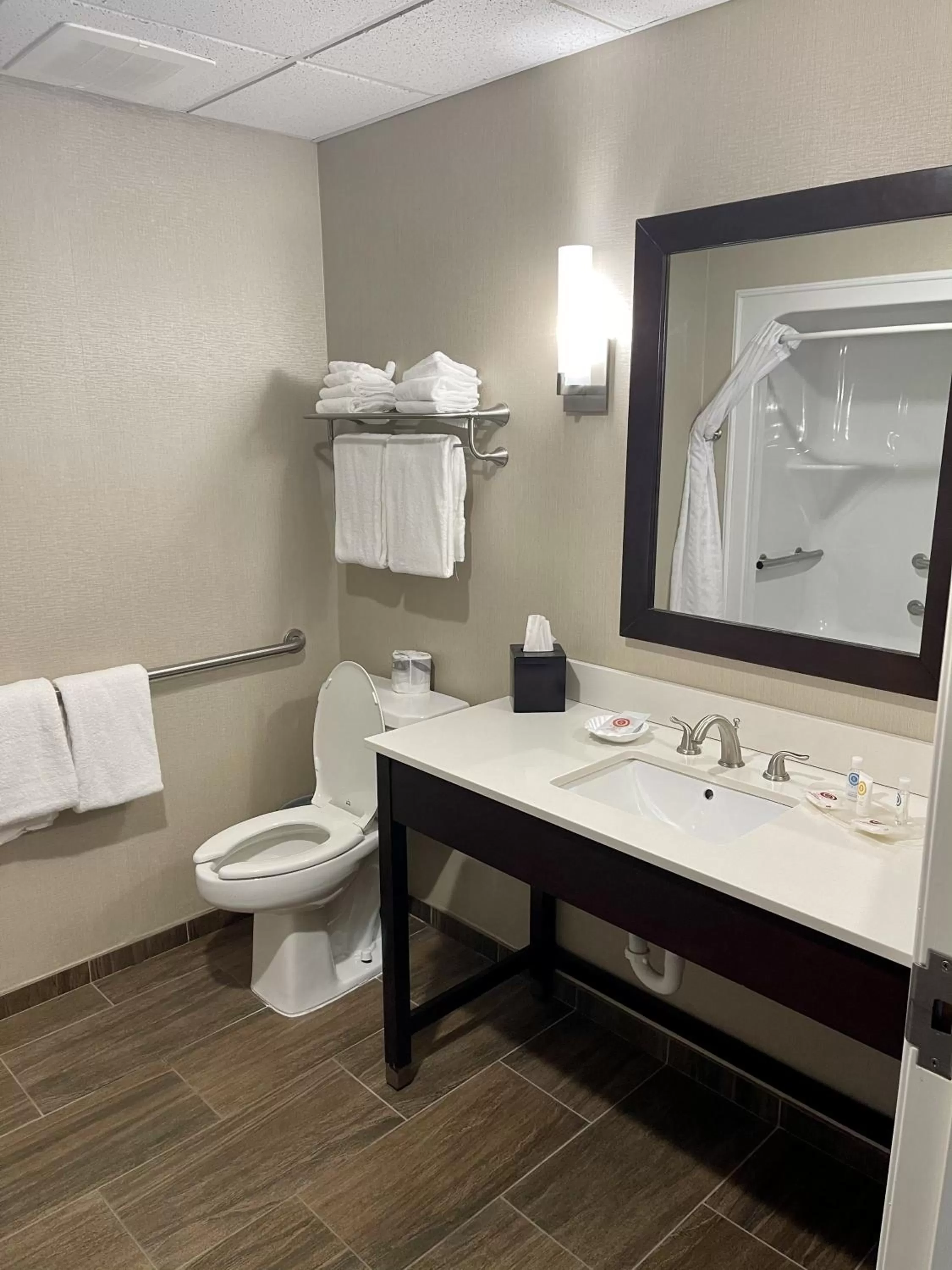 Bathroom in Comfort Suites Chincoteague Island Bayfront Resort