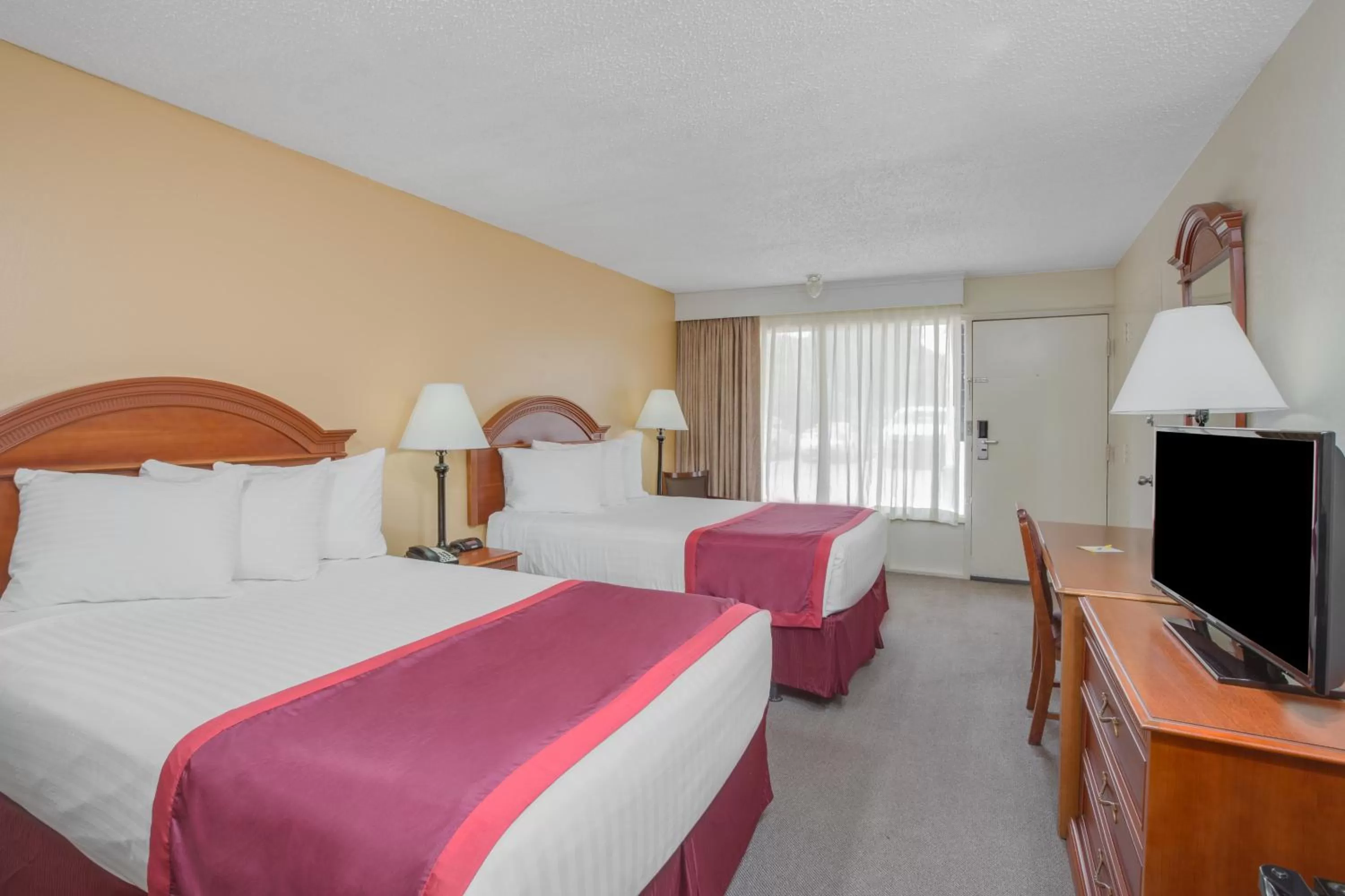 Bed in Days Inn by Wyndham Asheville West