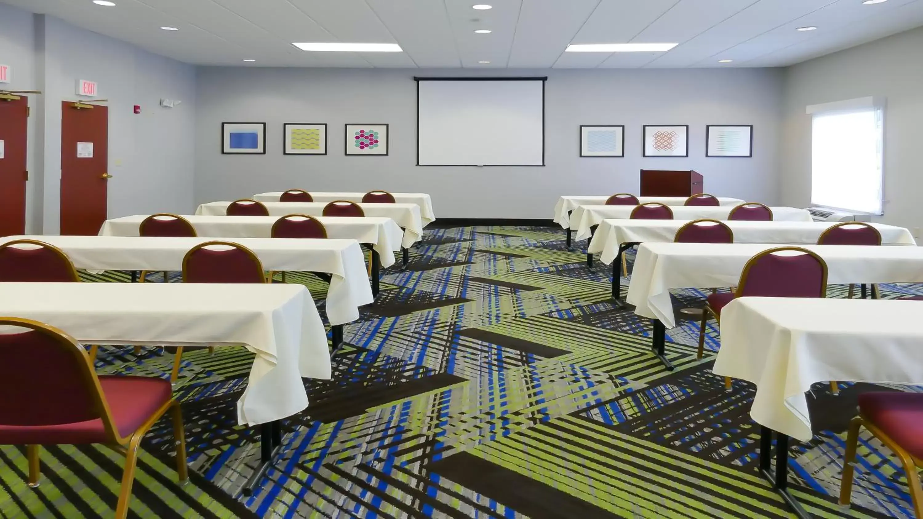 Meeting/conference room in Holiday Inn Express St. Petersburg North / I-275, an IHG Hotel