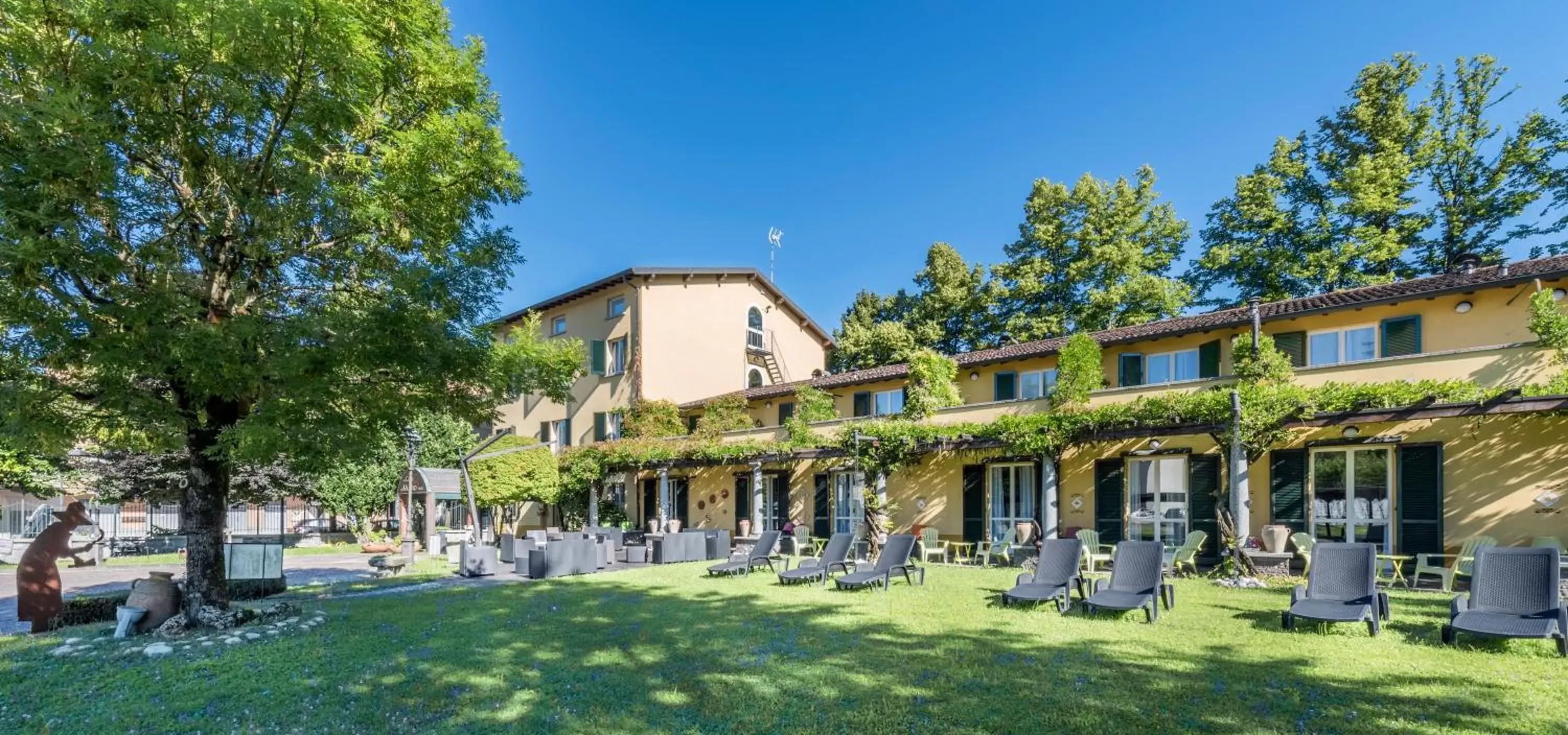 Property building in La Casa del Mulino Property building in La Casa del Mulino