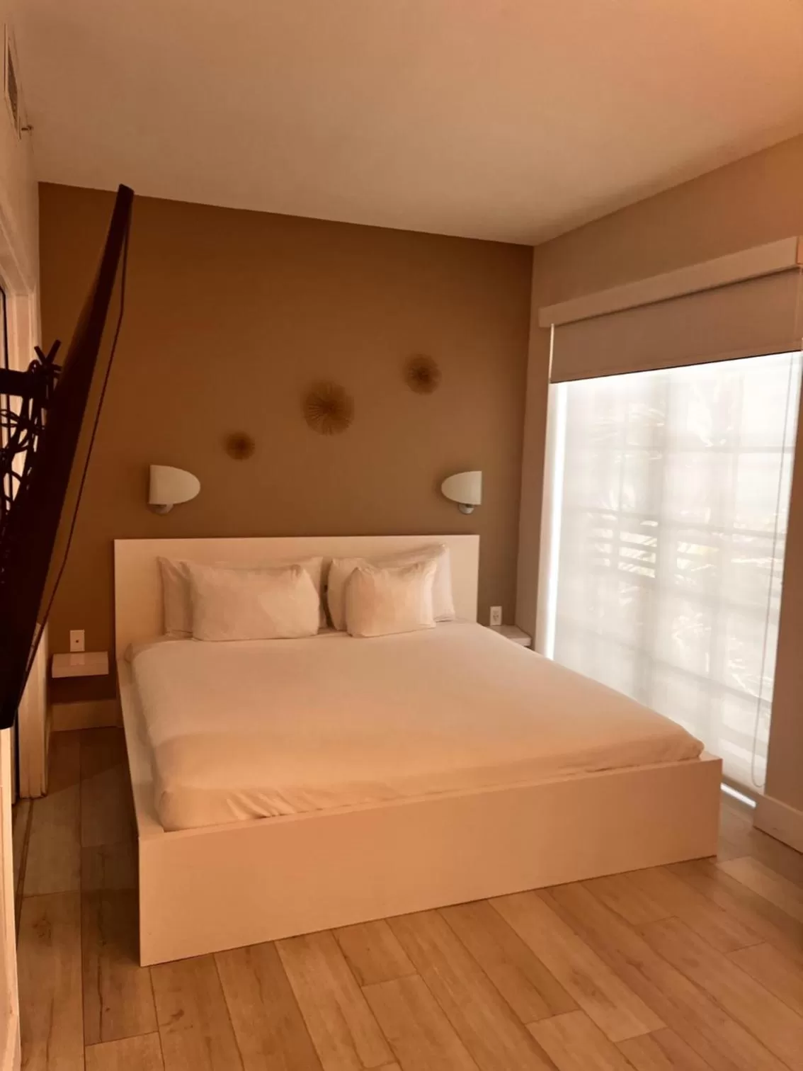 Bedroom, Bed in Suites at The Strand on Ocean Drive