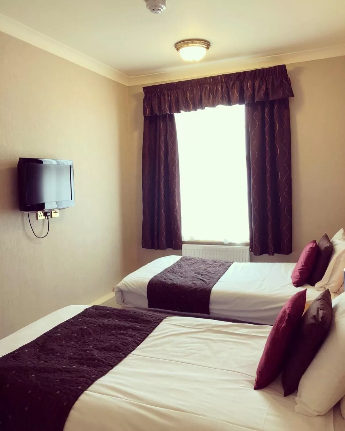 Bed in Hotel Victoria