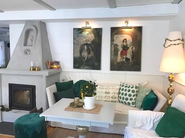 Communal lounge/ TV room in Hotell Bäckagården