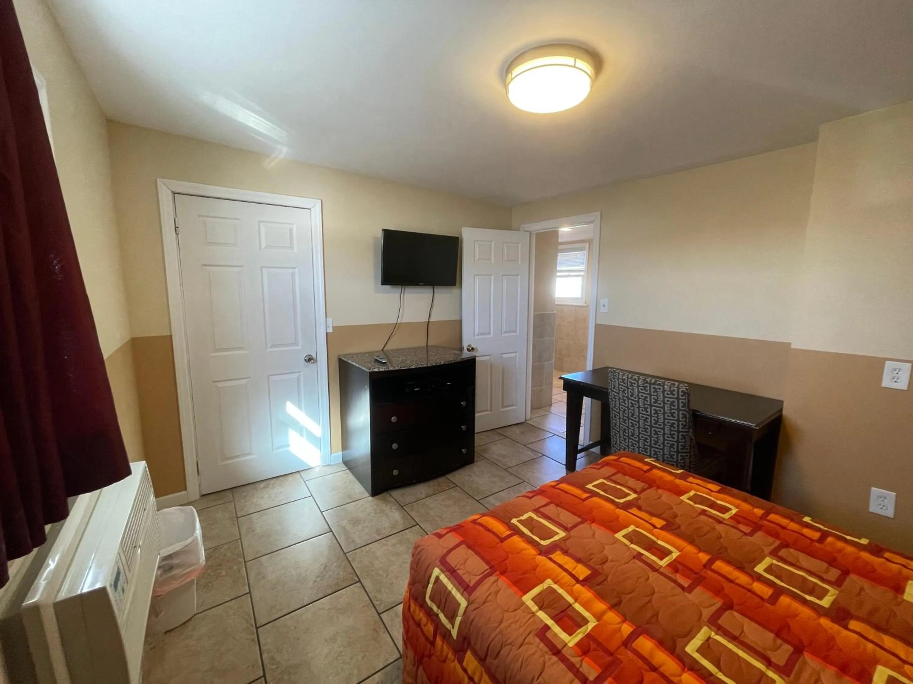 TV and multimedia, Bed in Anchor Motel