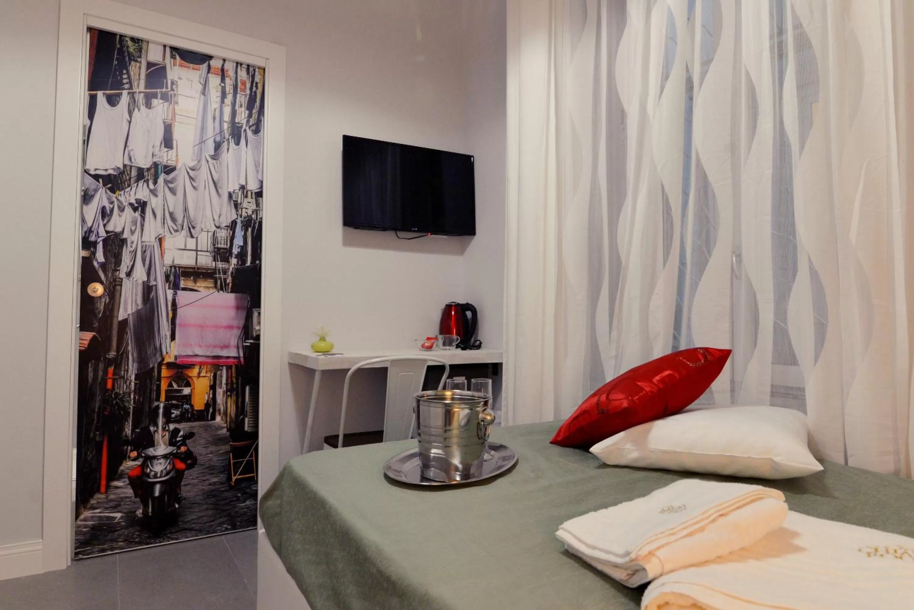 Decorative detail, Bed in Chiaia Roof