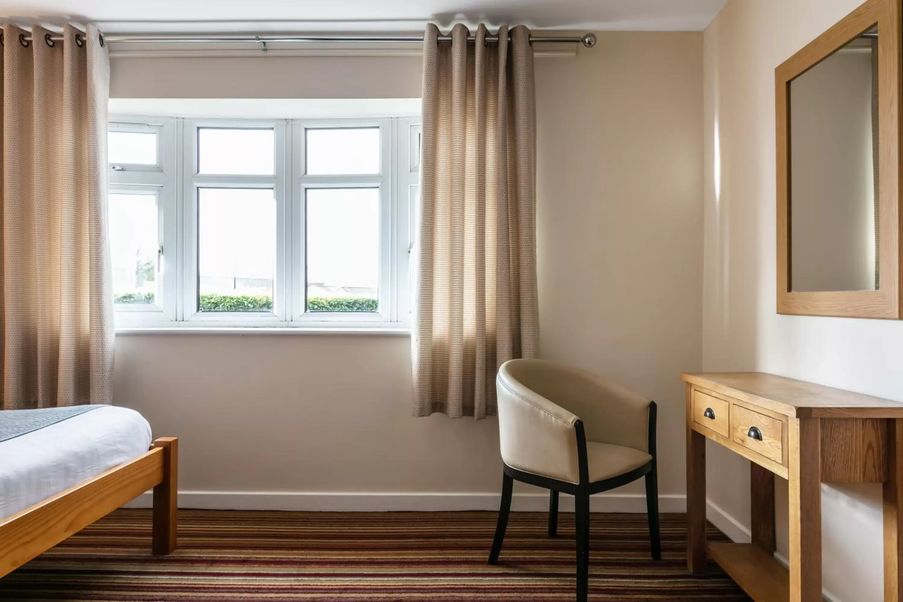 Bedroom, Seating Area in Roydon Marina Village Hotel