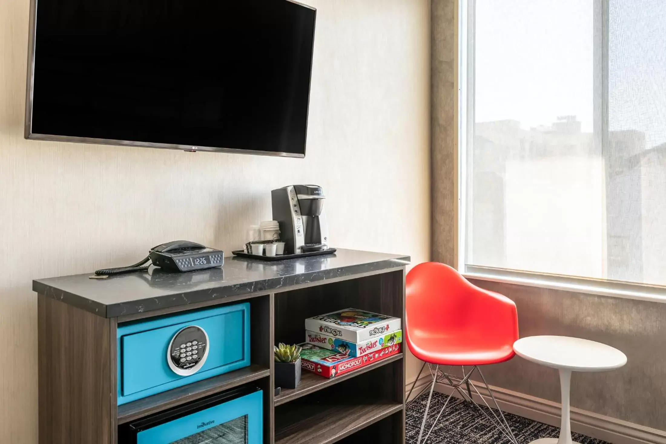 Bedroom, TV/Entertainment Center in Signature San Francisco