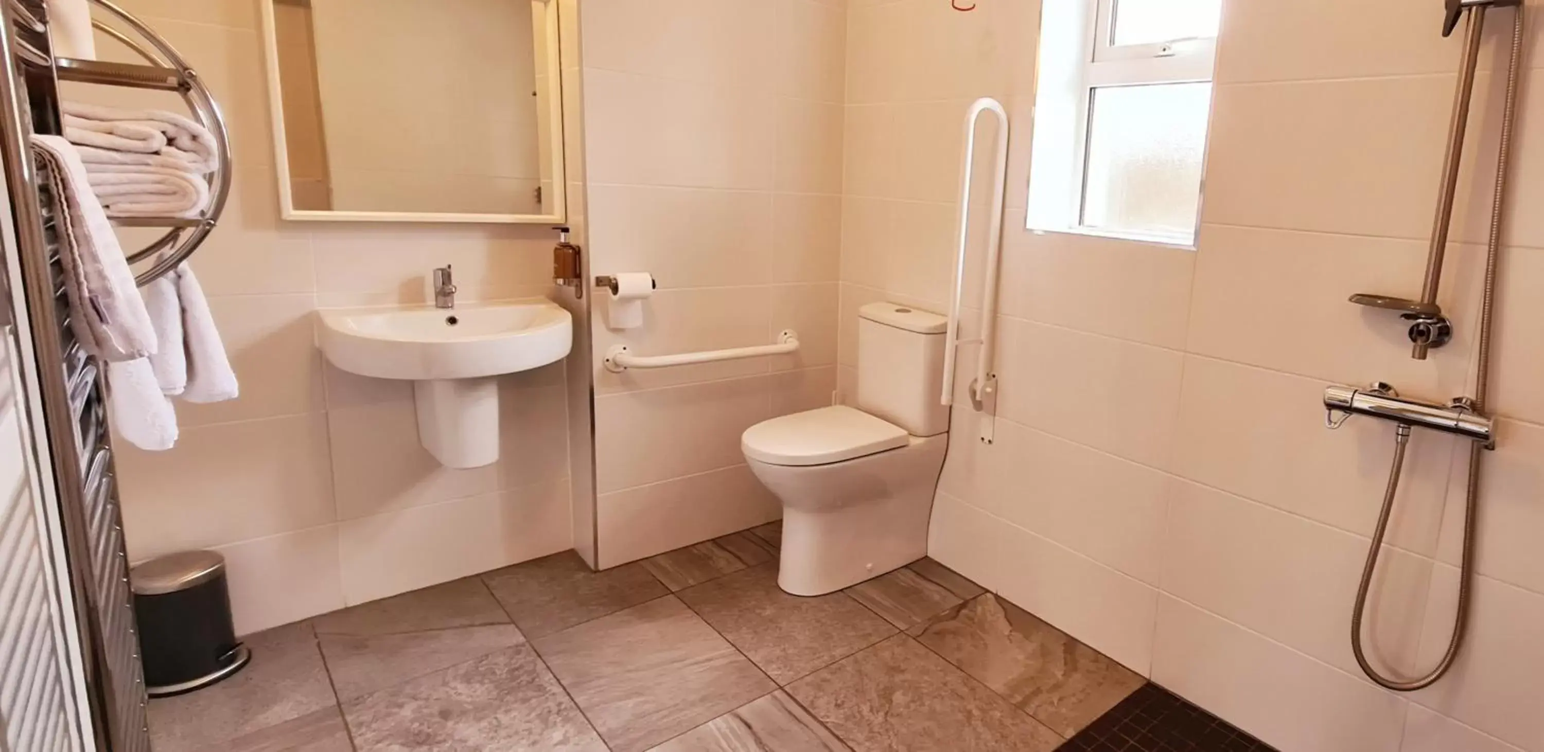 Bathroom in The Gateway Lodge