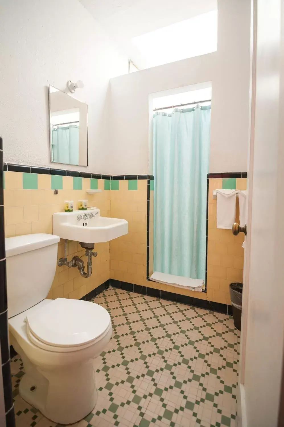 Bathroom in Amargosa Opera House & Hotel