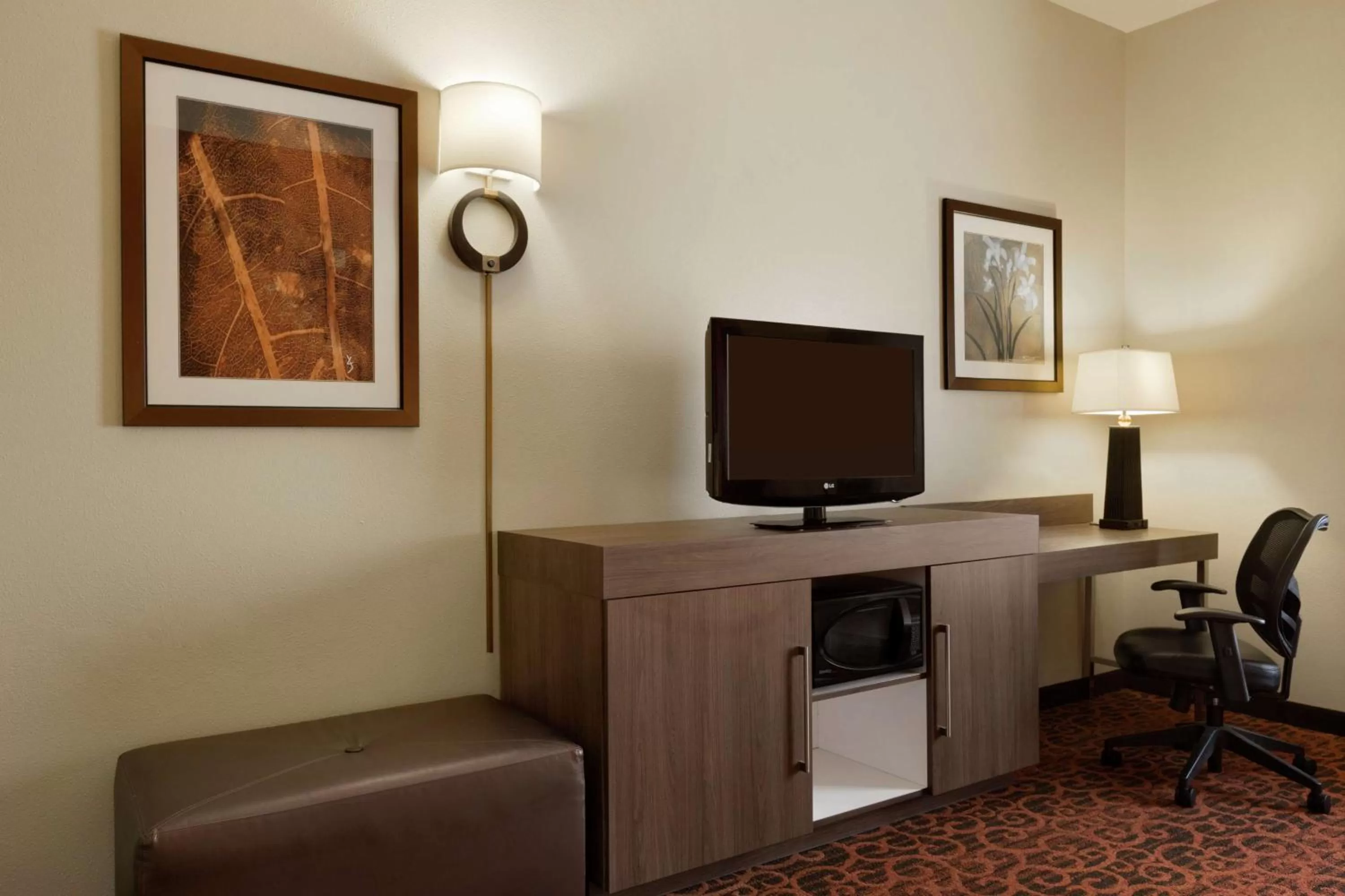 Bedroom in Hampton Inn Wichita Falls-Sikes Senter Mall