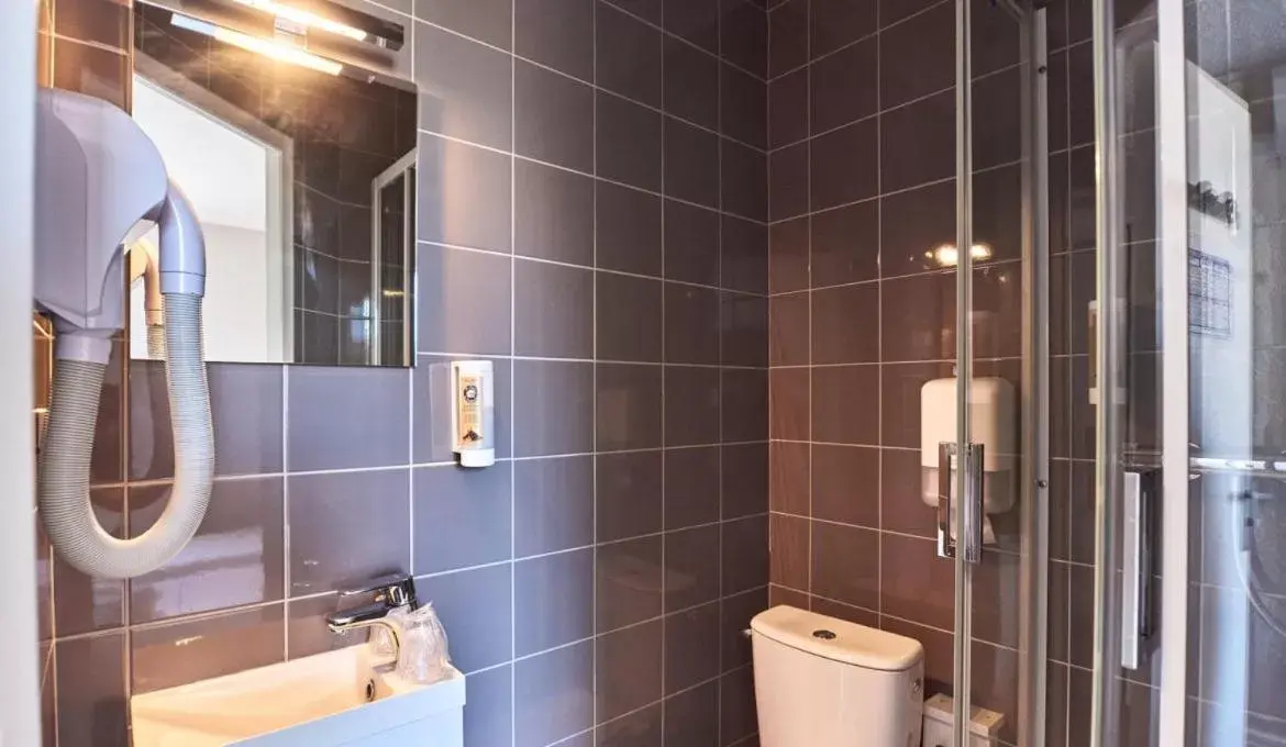 Bathroom in Hôtel Casabianca