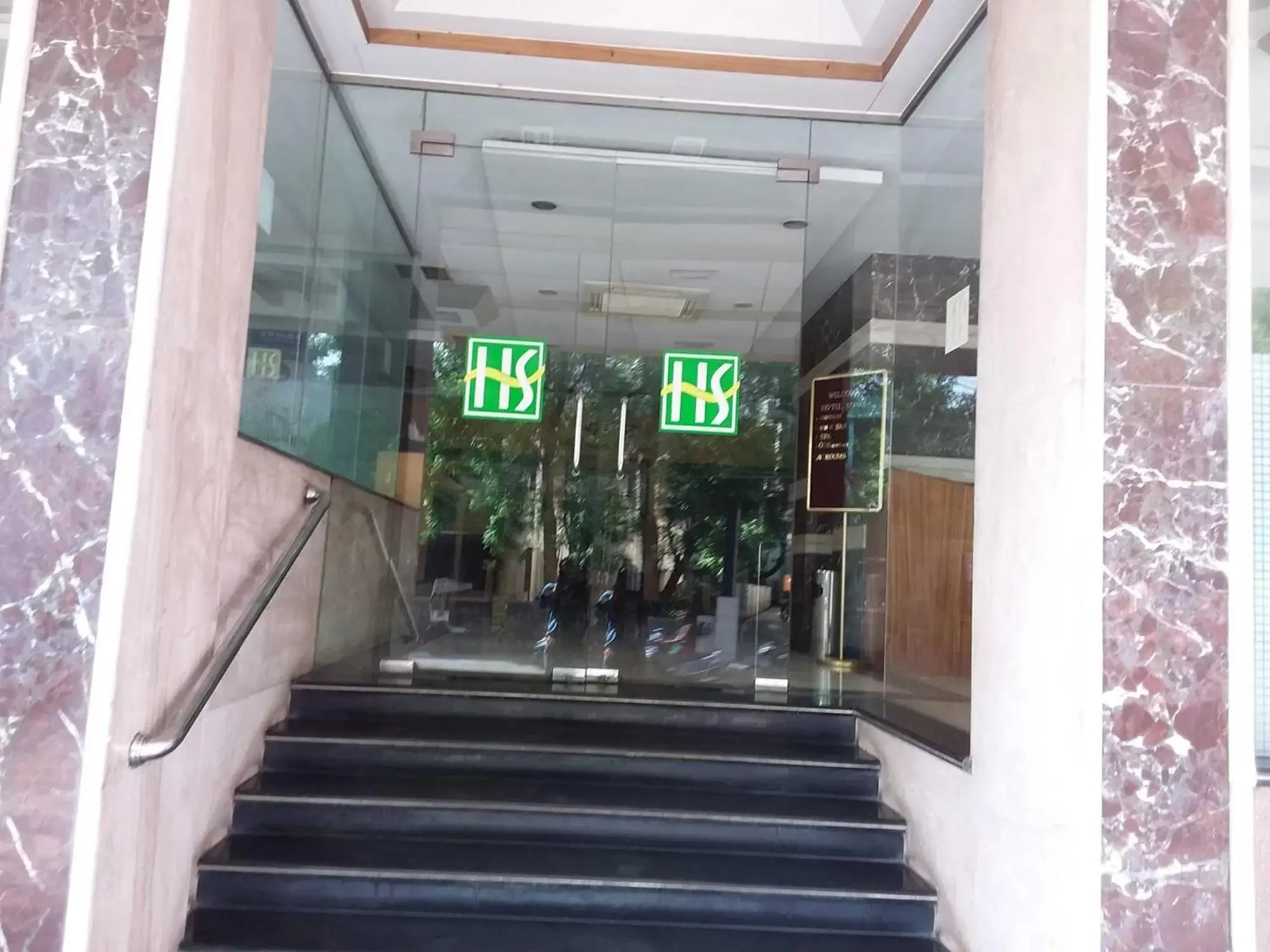 Property building in Hotel Sonas Property building in Hotel Sonas