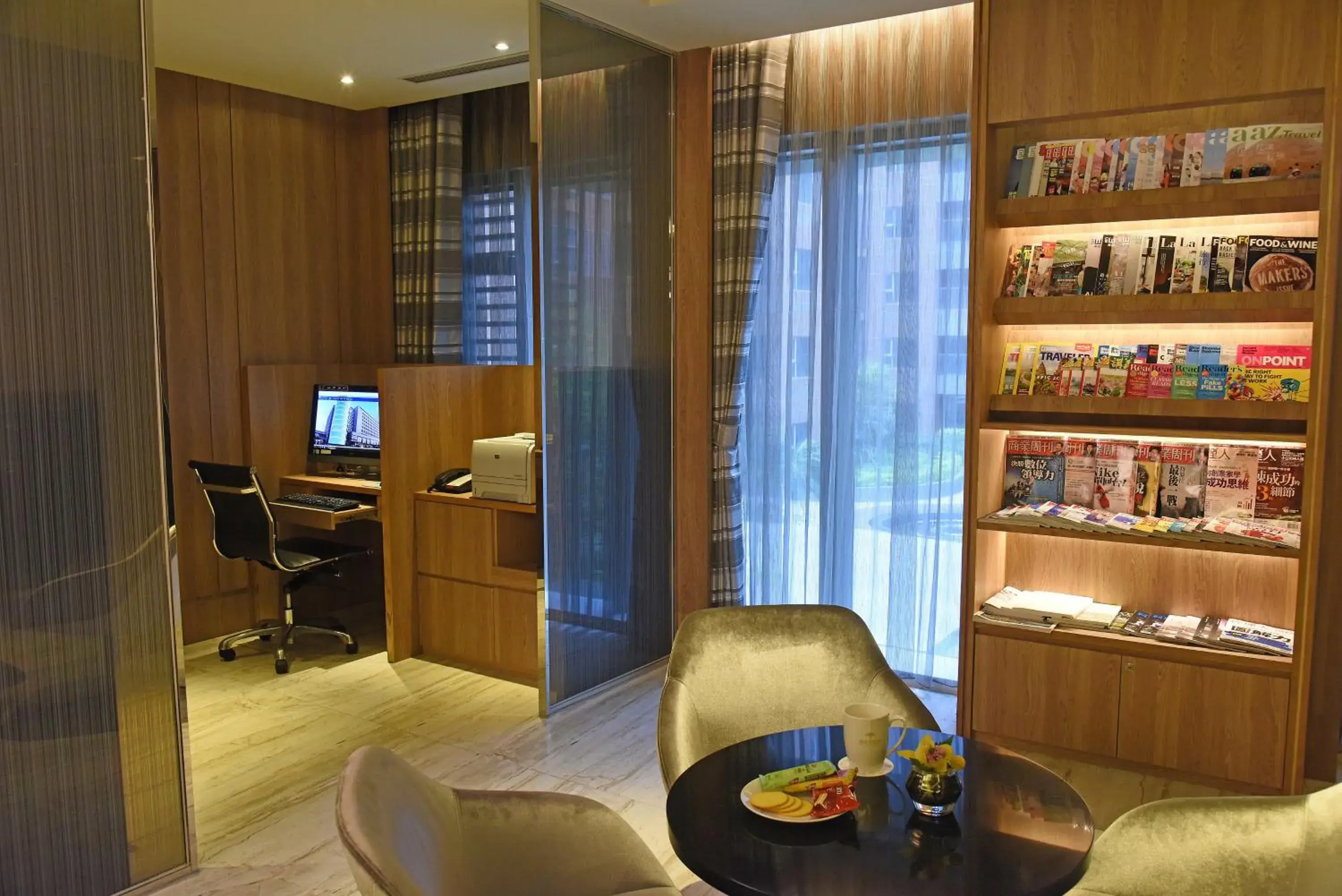 Business facilities in Fullon Hotel Taoyuan Airport Access MRT A8