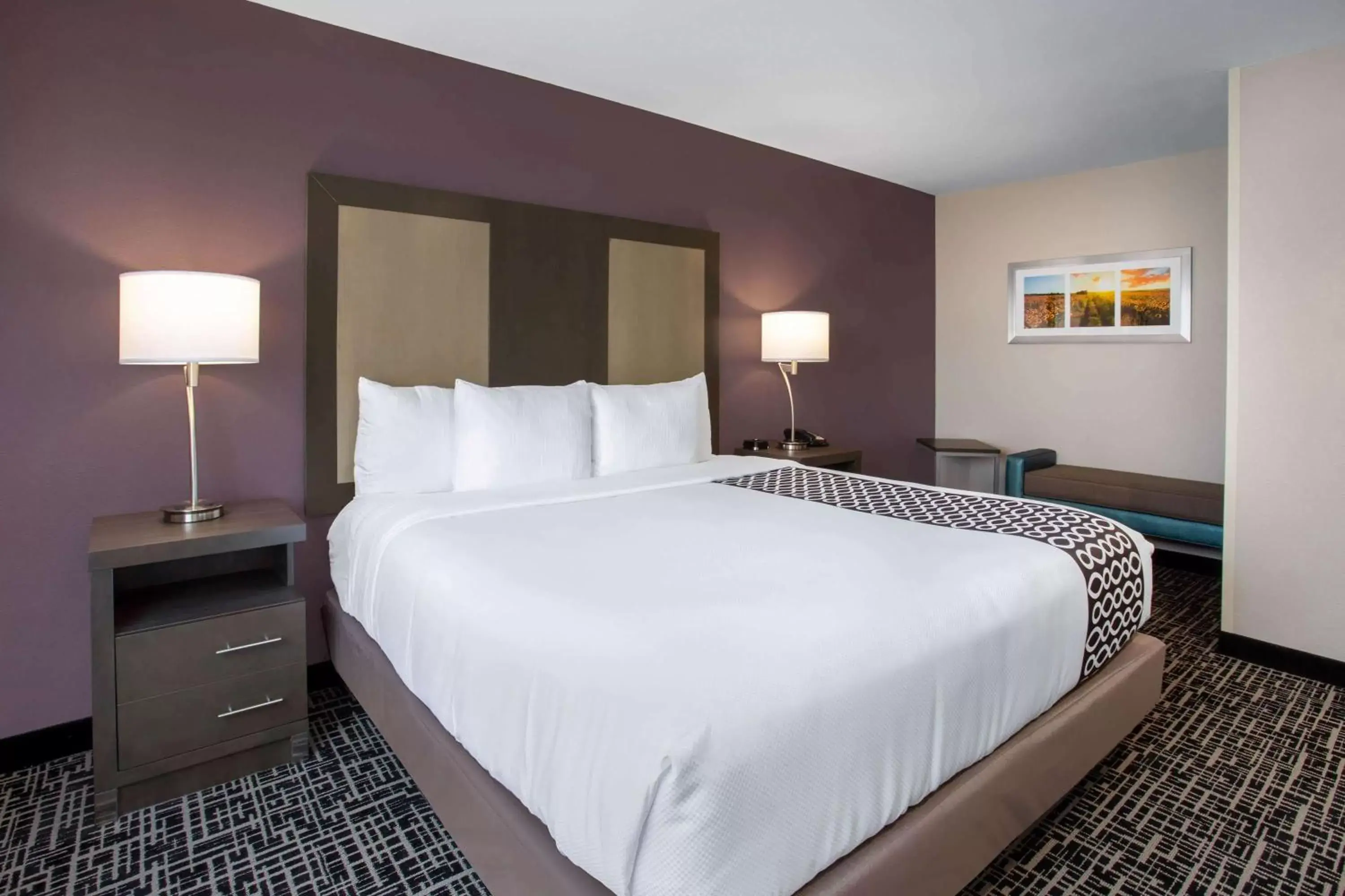 Photo of the whole room, Bed in La Quinta by Wyndham Wichita Airport