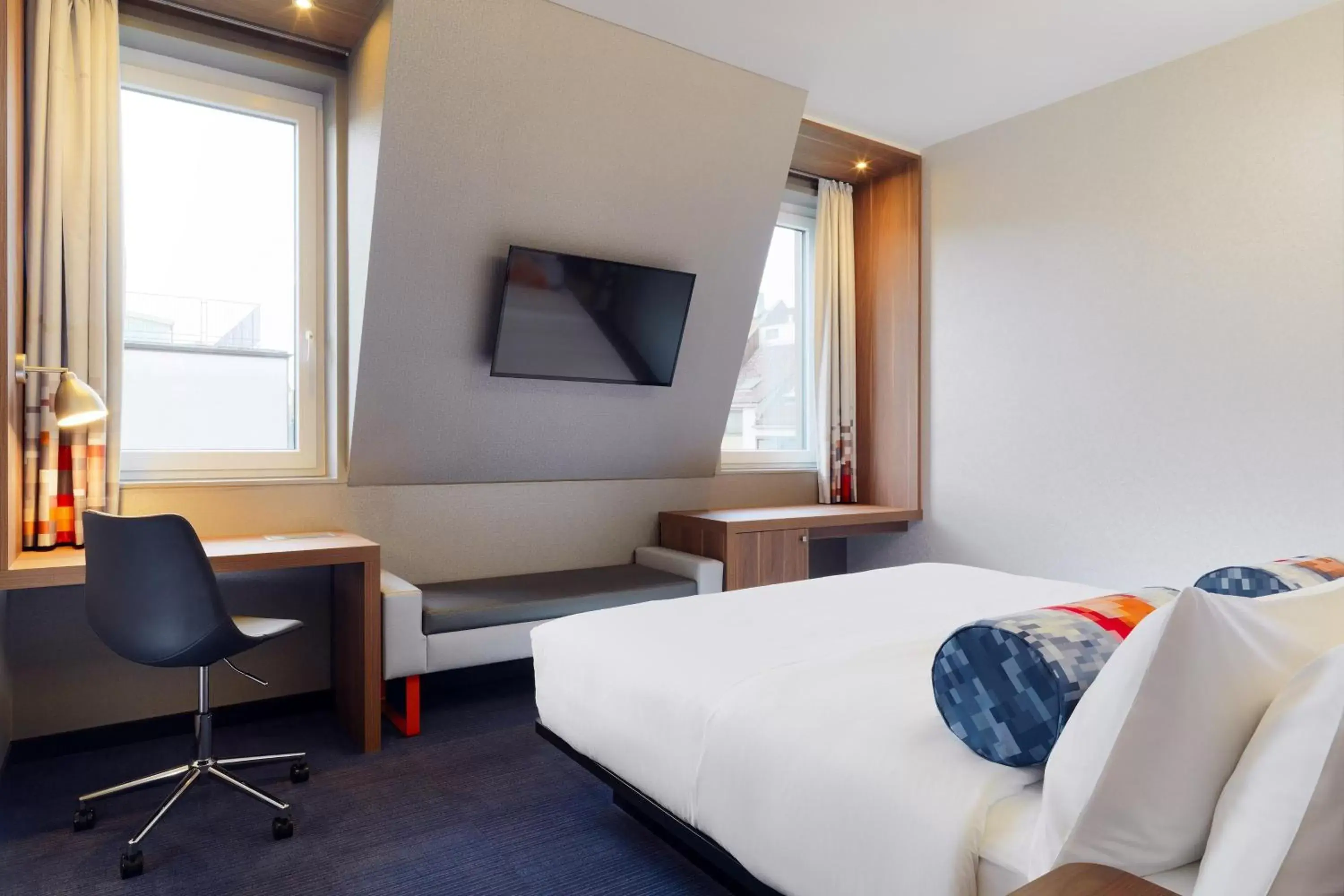 Photo of the whole room, Bed in Aloft München