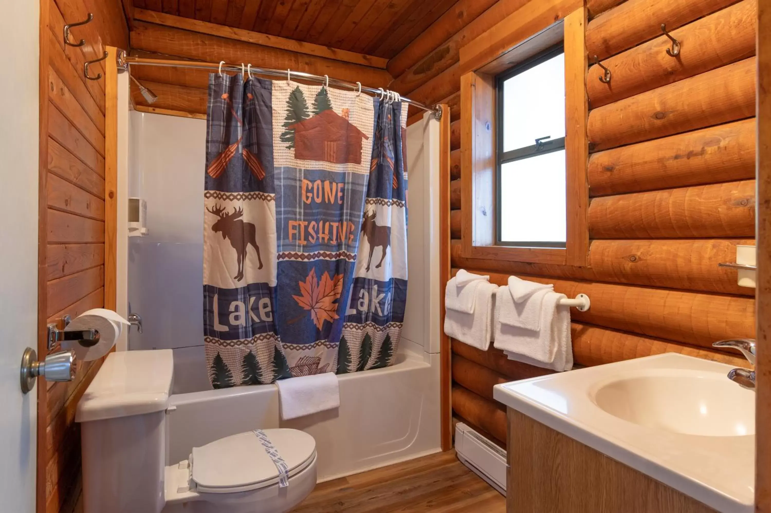 Shower, Bathroom in Cusheon Lake Resort