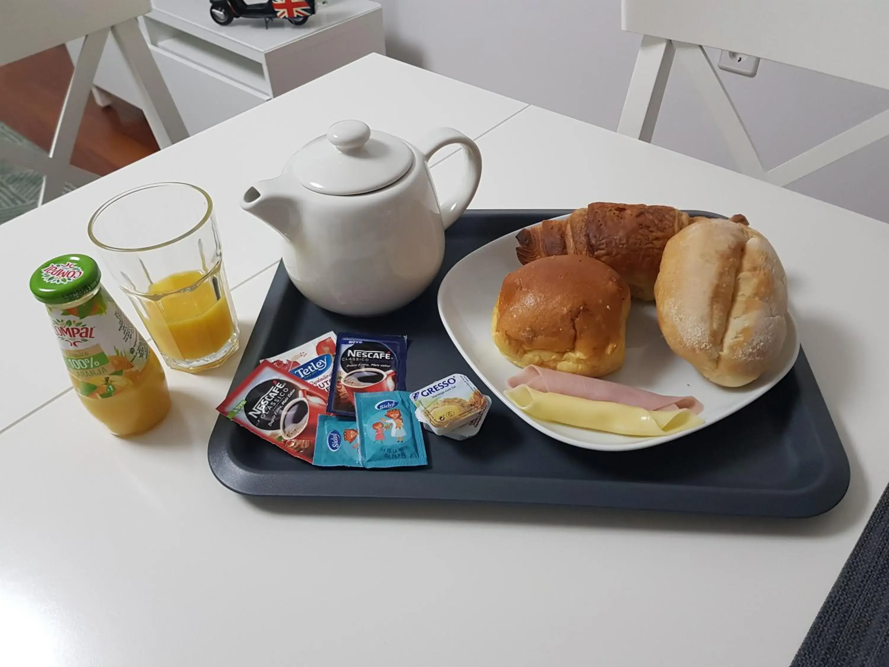 Breakfast in Travellers Pearl by Storytellers Breakfast in Travellers Pearl by Storytellers