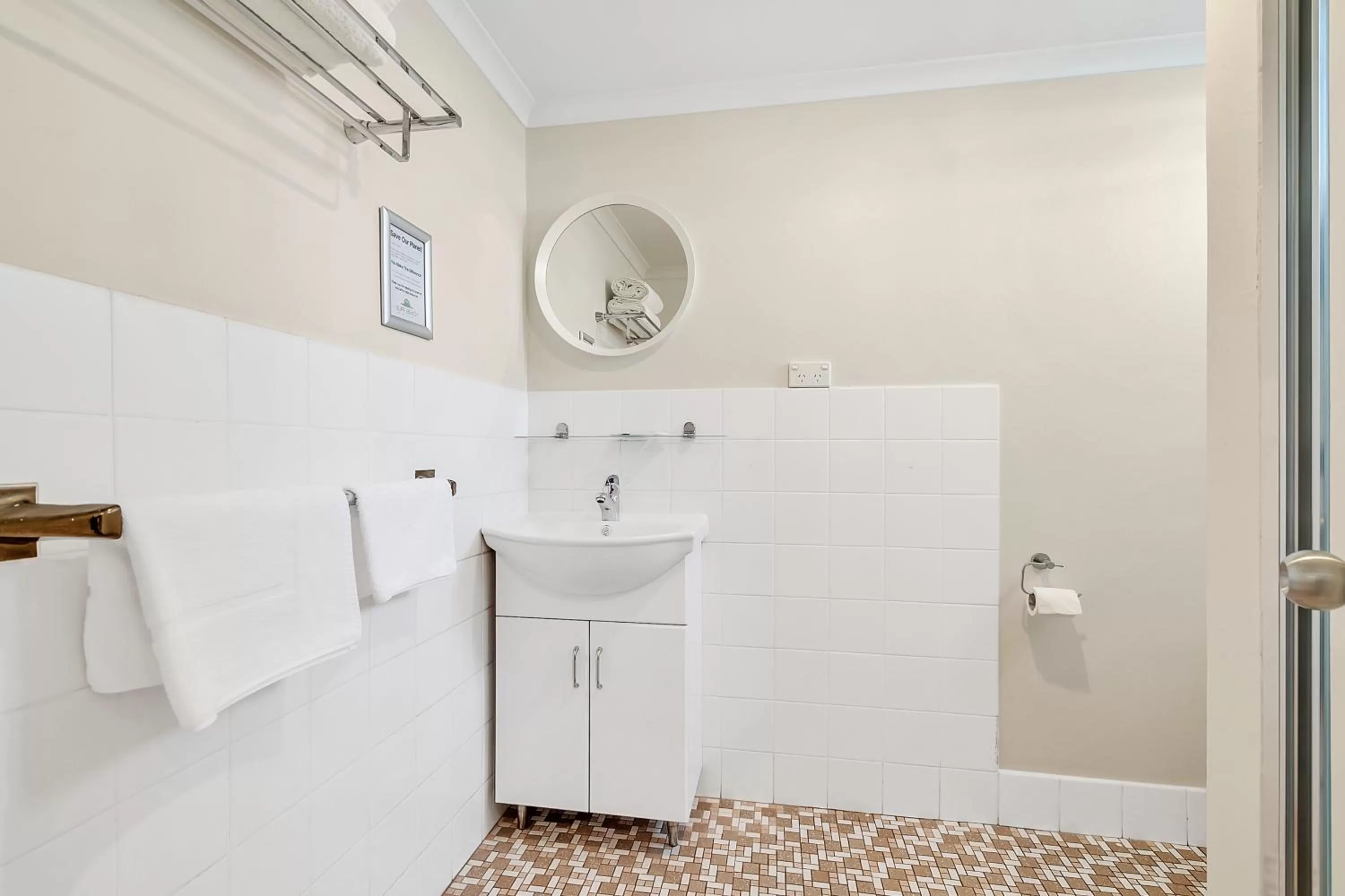 Bathroom in Surf Beach Motel Port