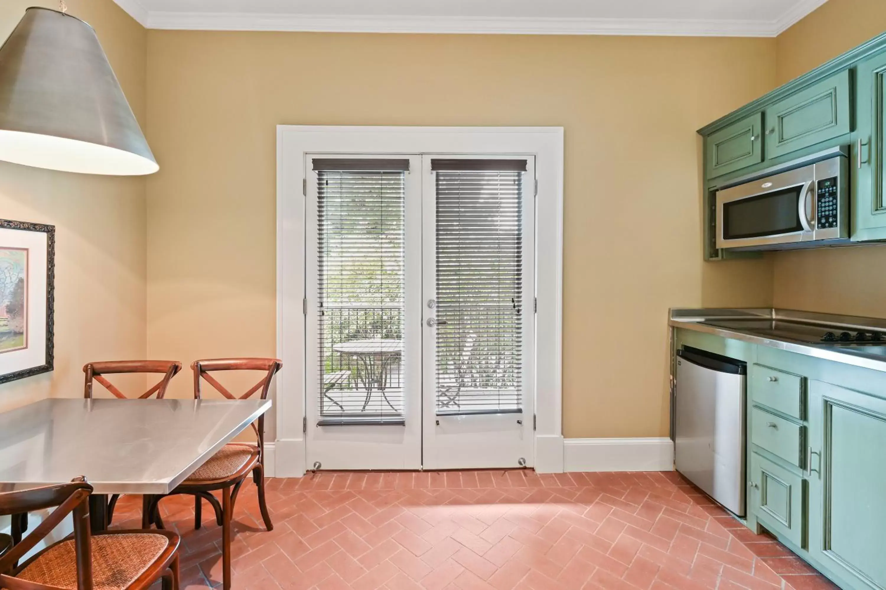 kitchen, Dining Area in The James Madison Inn