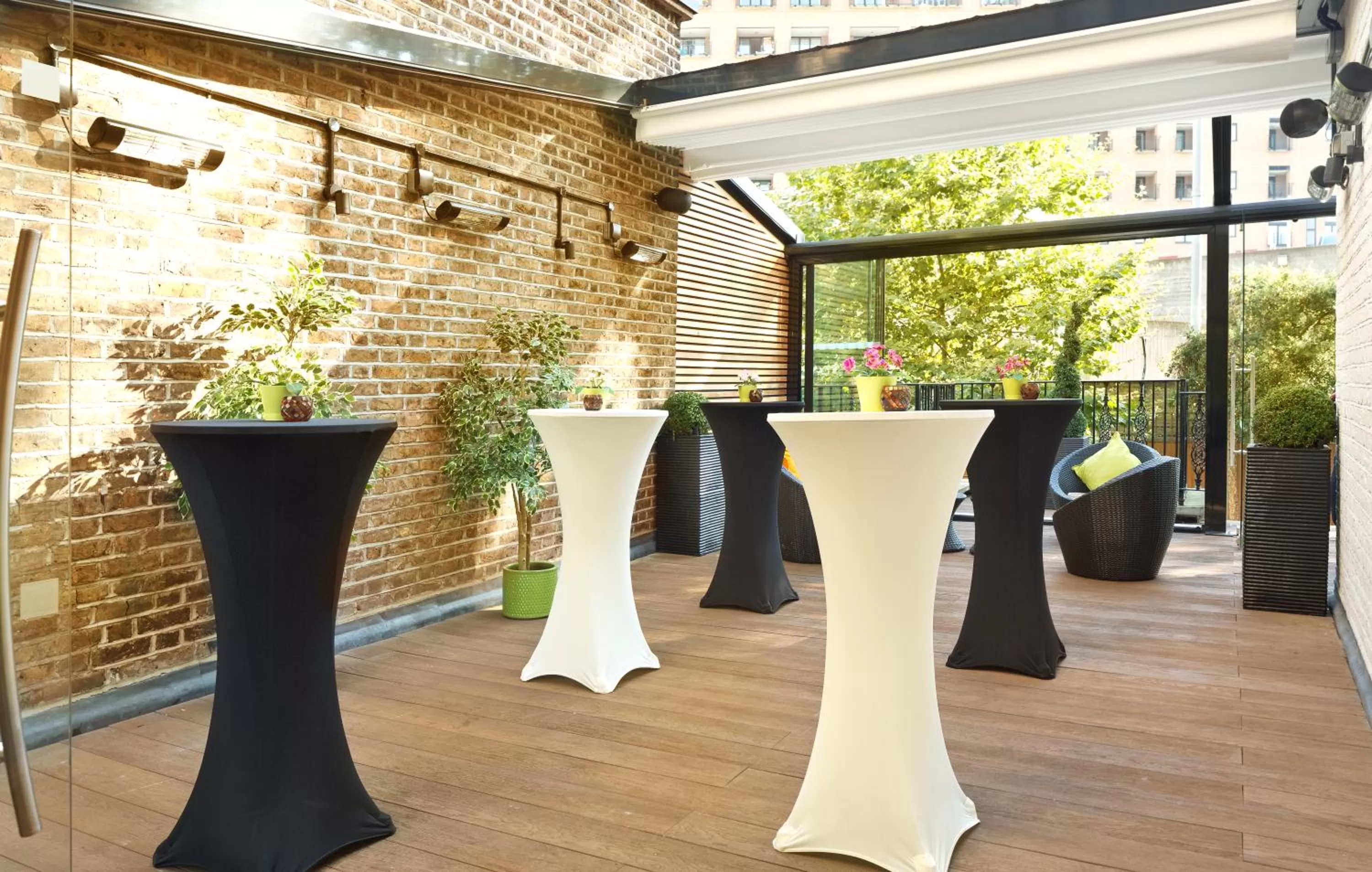 Patio in The Park City Grand Plaza Kensington Hotel