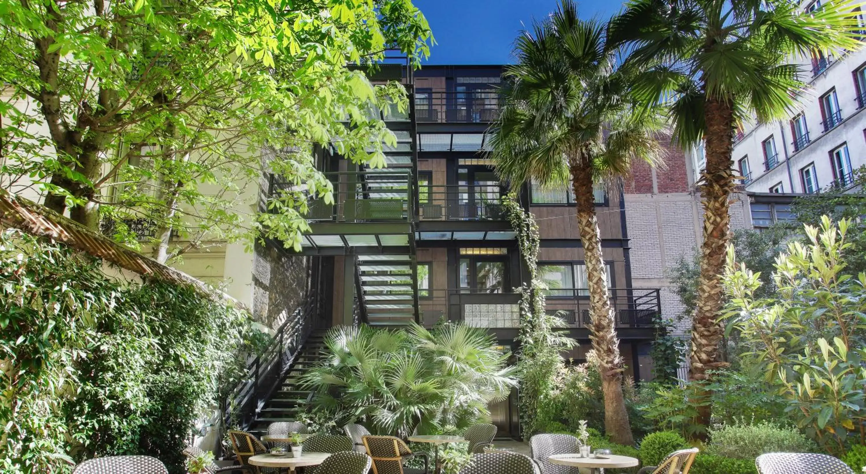 Property building in B Montmartre Property building in B Montmartre