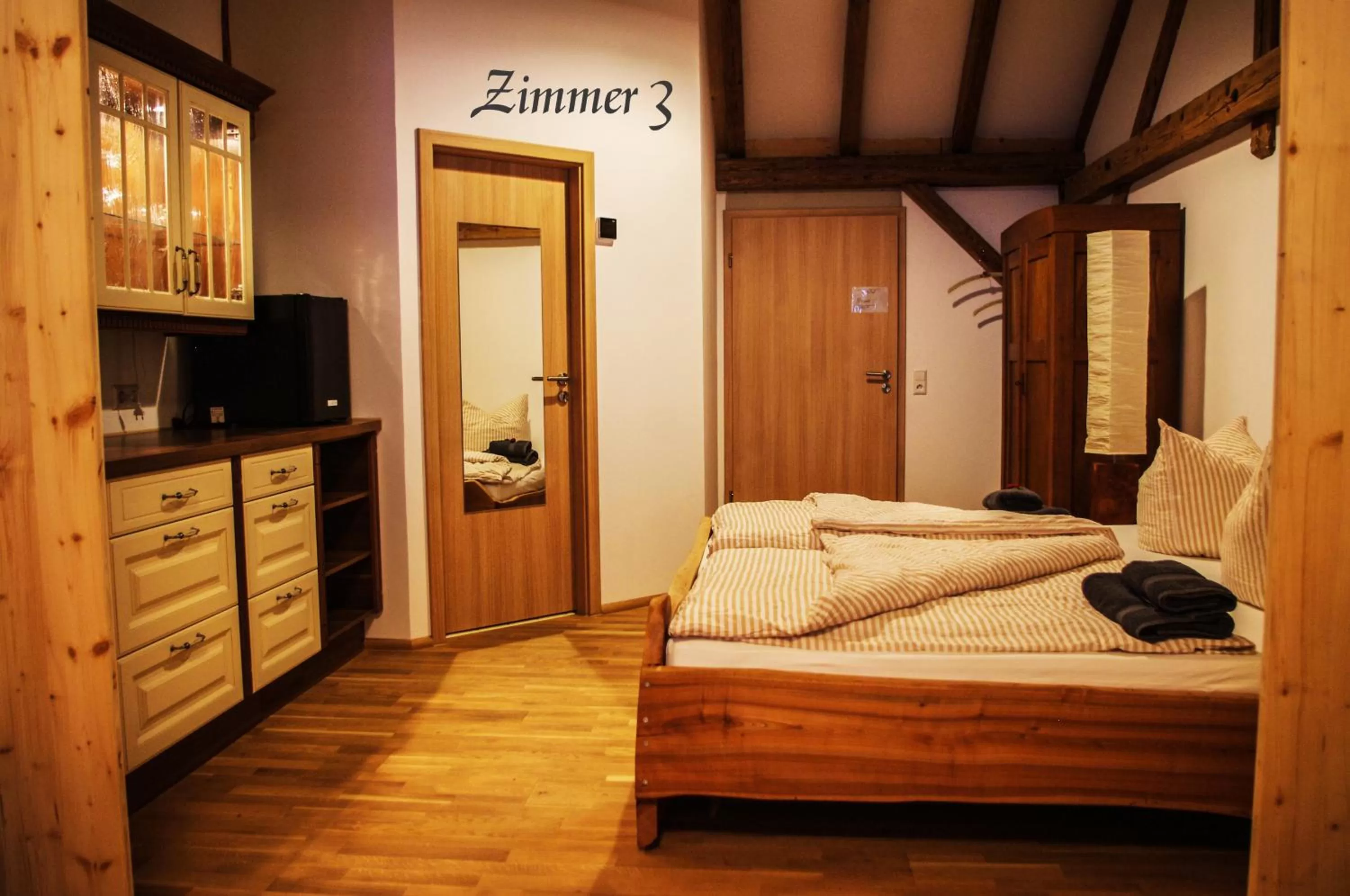 Photo of the whole room, Bed in Alte Kass Hotel & Kaffeehaus