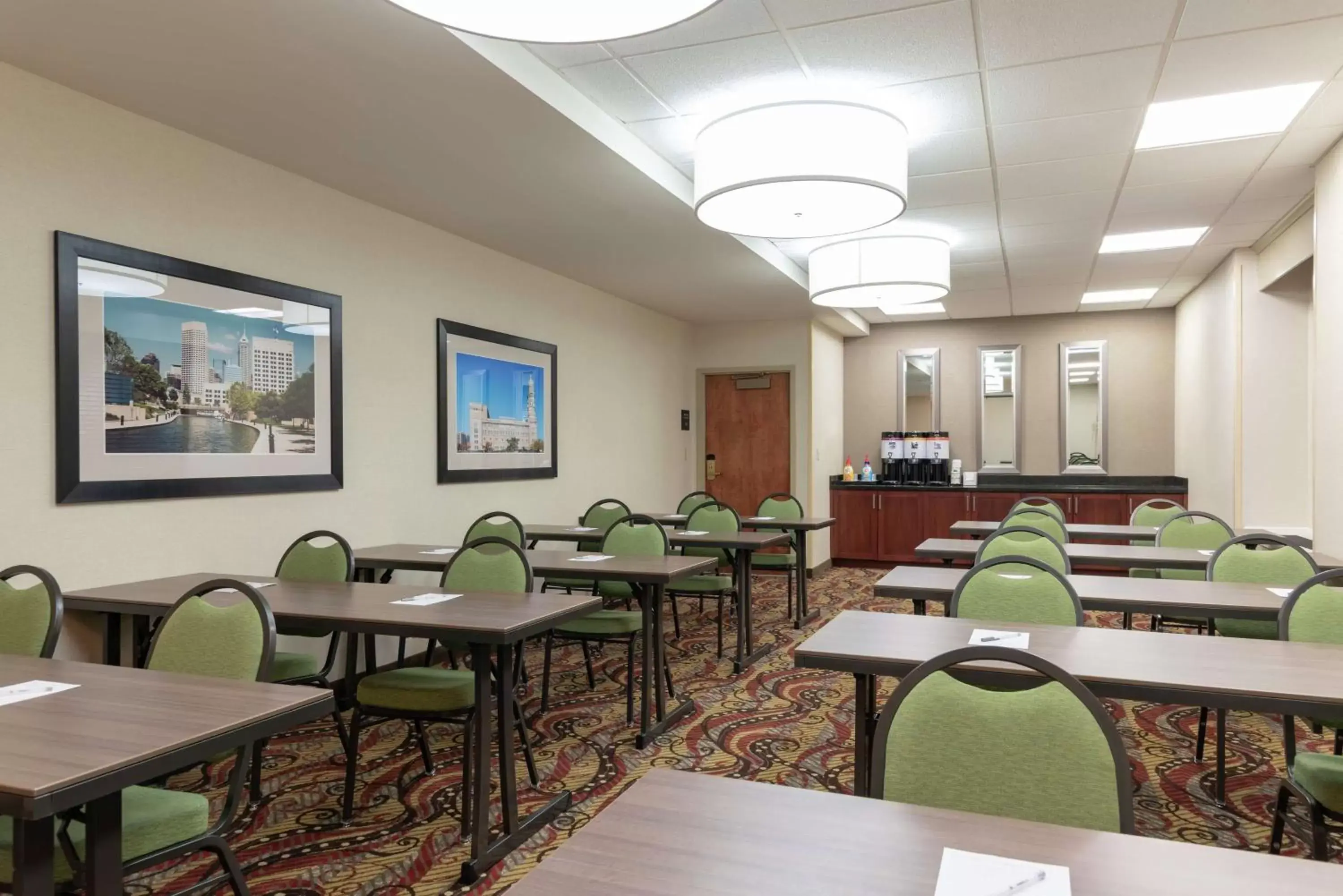 Meeting/conference room, Restaurant/Places to Eat in Hampton Inn Indianapolis Downtown Across from Circle Centre