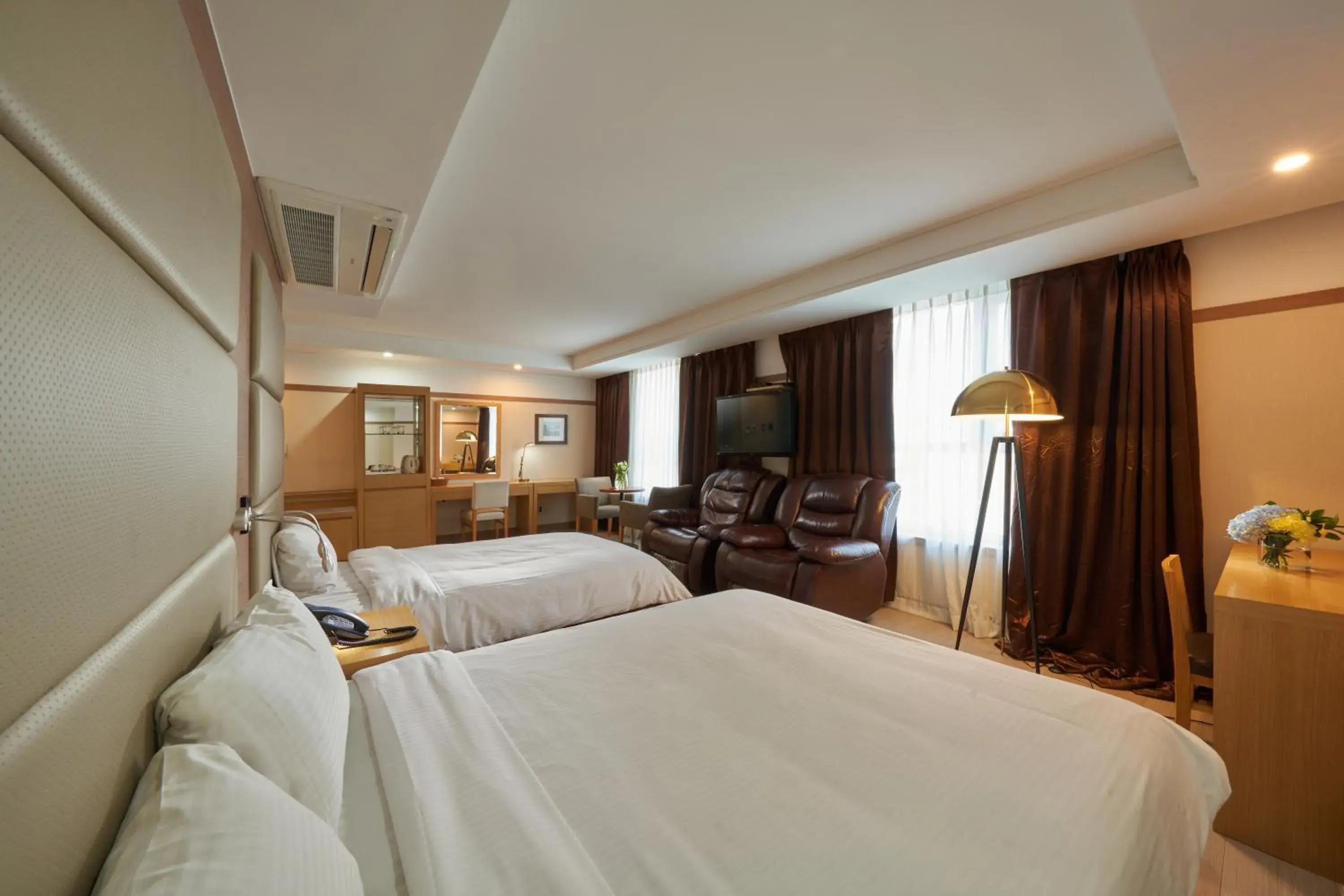 Bed in Gyeongju GG Tourist Hotel