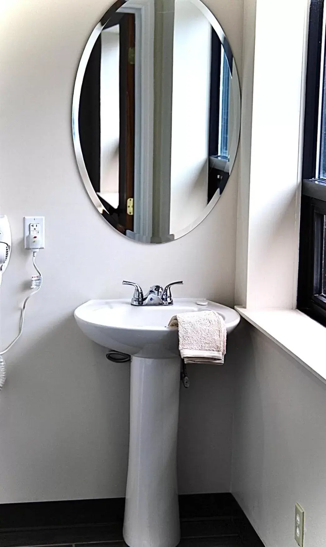 Bathroom in Pine Mountain Inn