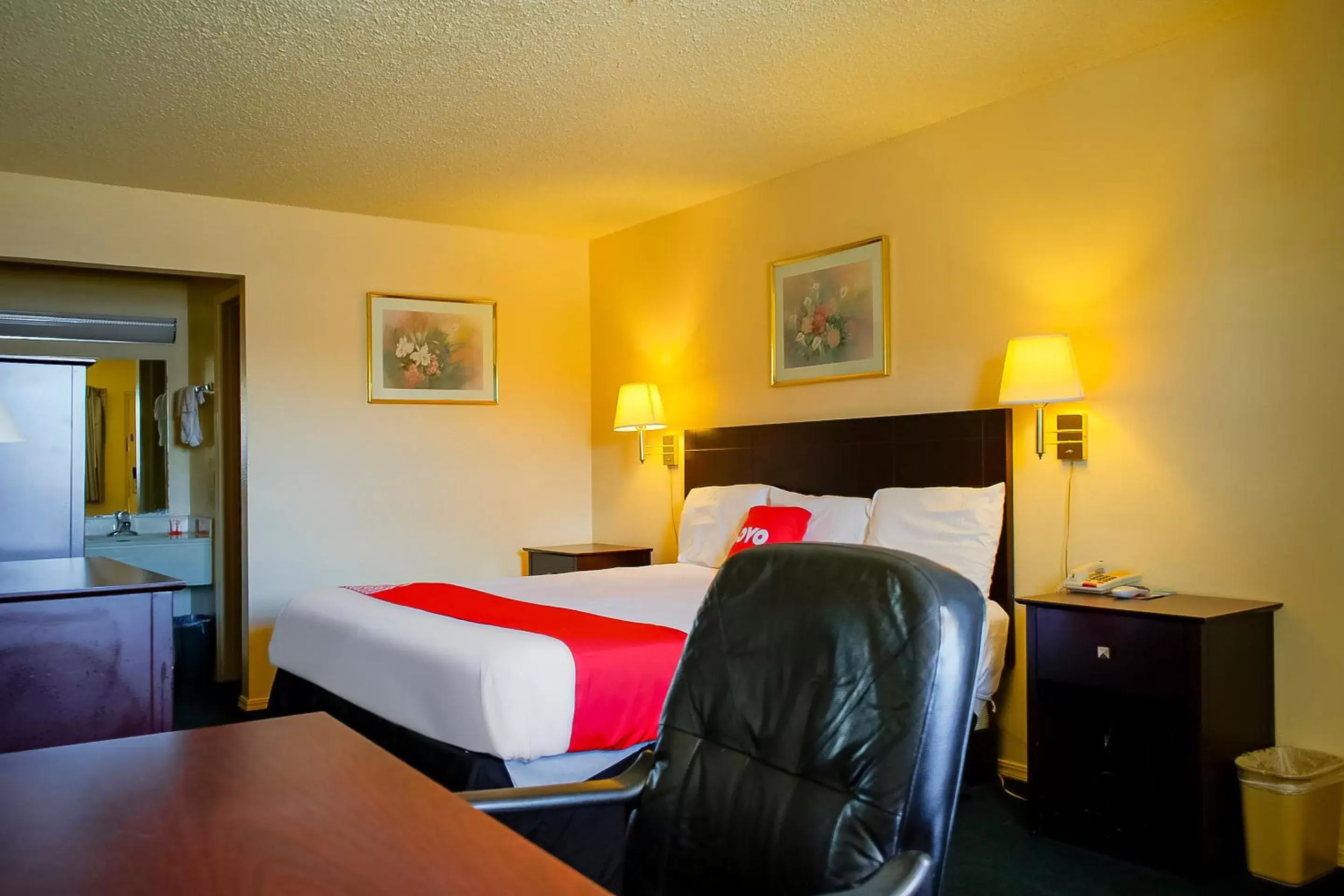 Bedroom, Bed in OYO Hotel Duncan, OK - Hwy 81 Near Chisholm Casino