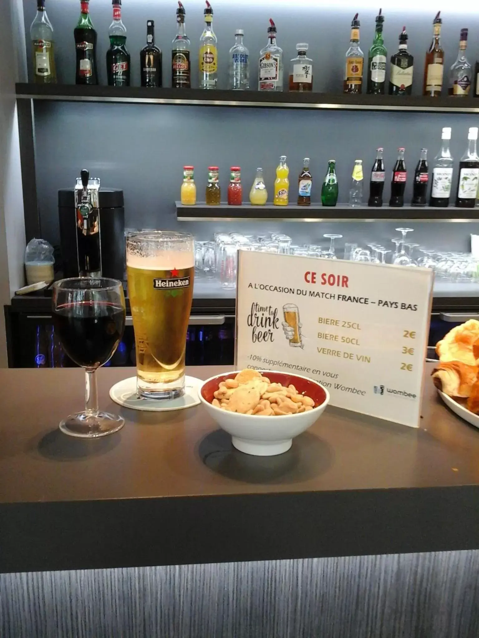 Lounge or bar in ibis Styles Caen centre gare