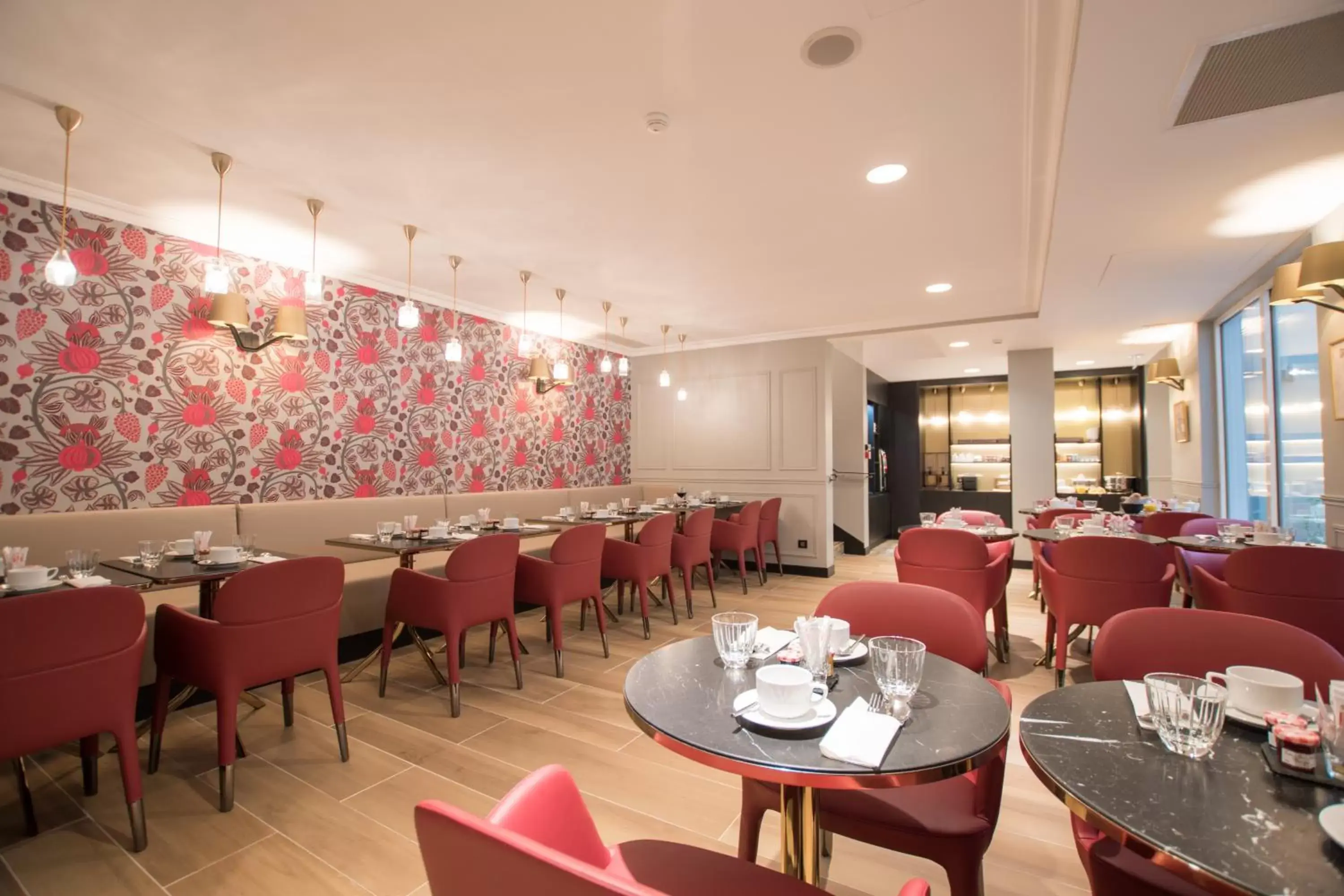 Restaurant/Places to Eat in XO Hotel Paris