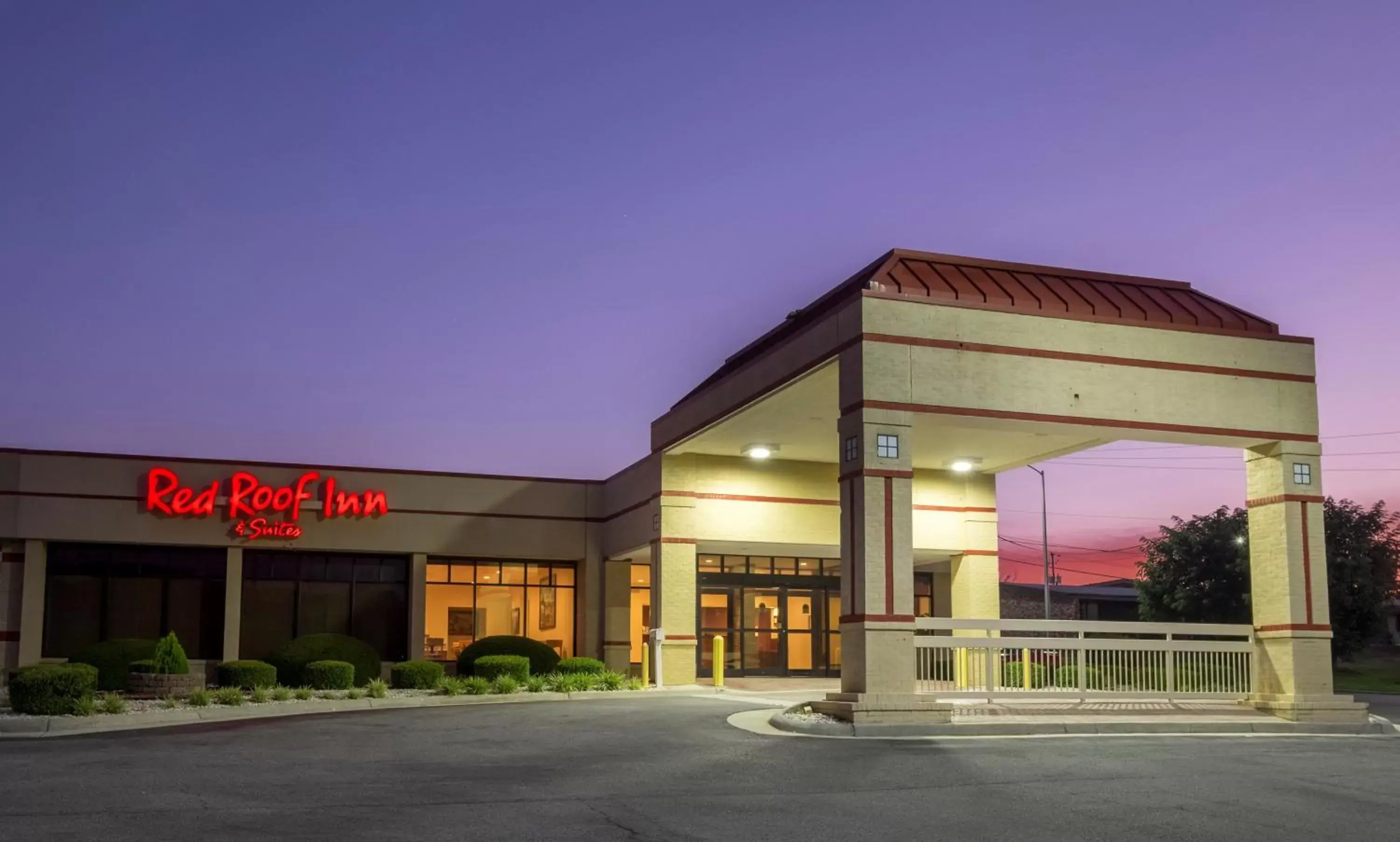 Property Building in Red Roof Inn & Suites Wytheville
