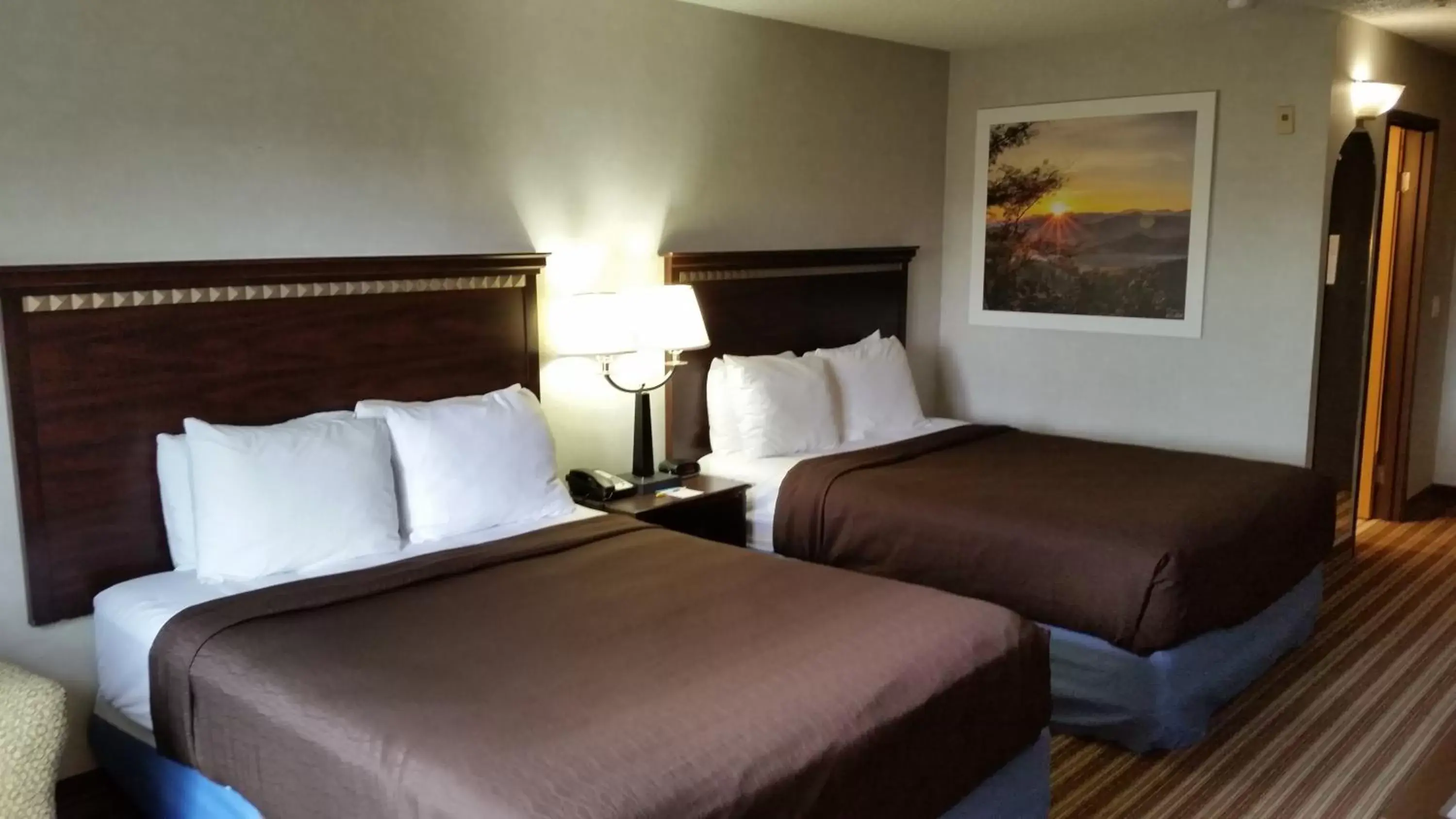Photo of the whole room, Bed in Days Inn & Suites by Wyndham Vancouver