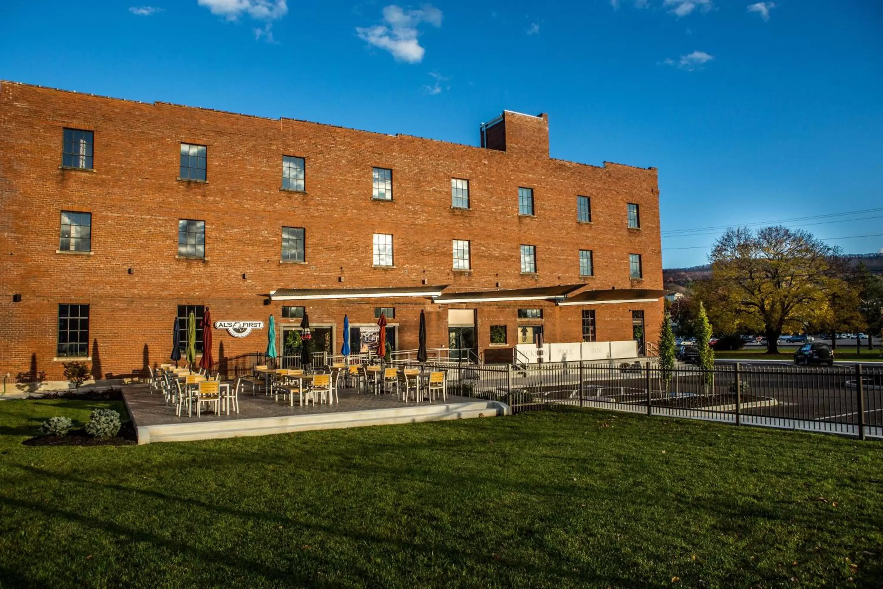 Facade/entrance, Property Building in Jackson Park Inn, Ascend Hotel Collection