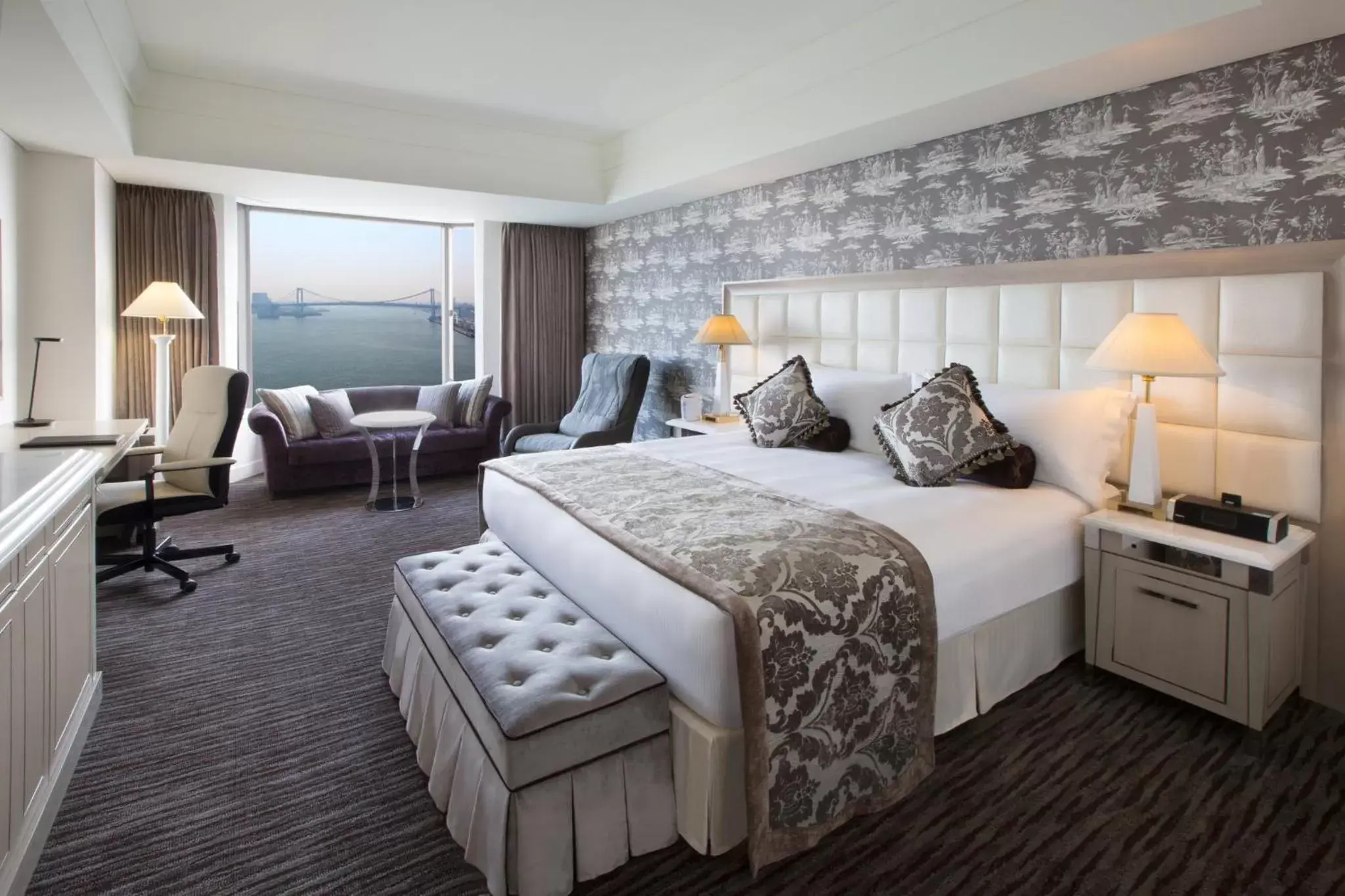 Photo of the whole room, Bed in InterContinental Tokyo Bay