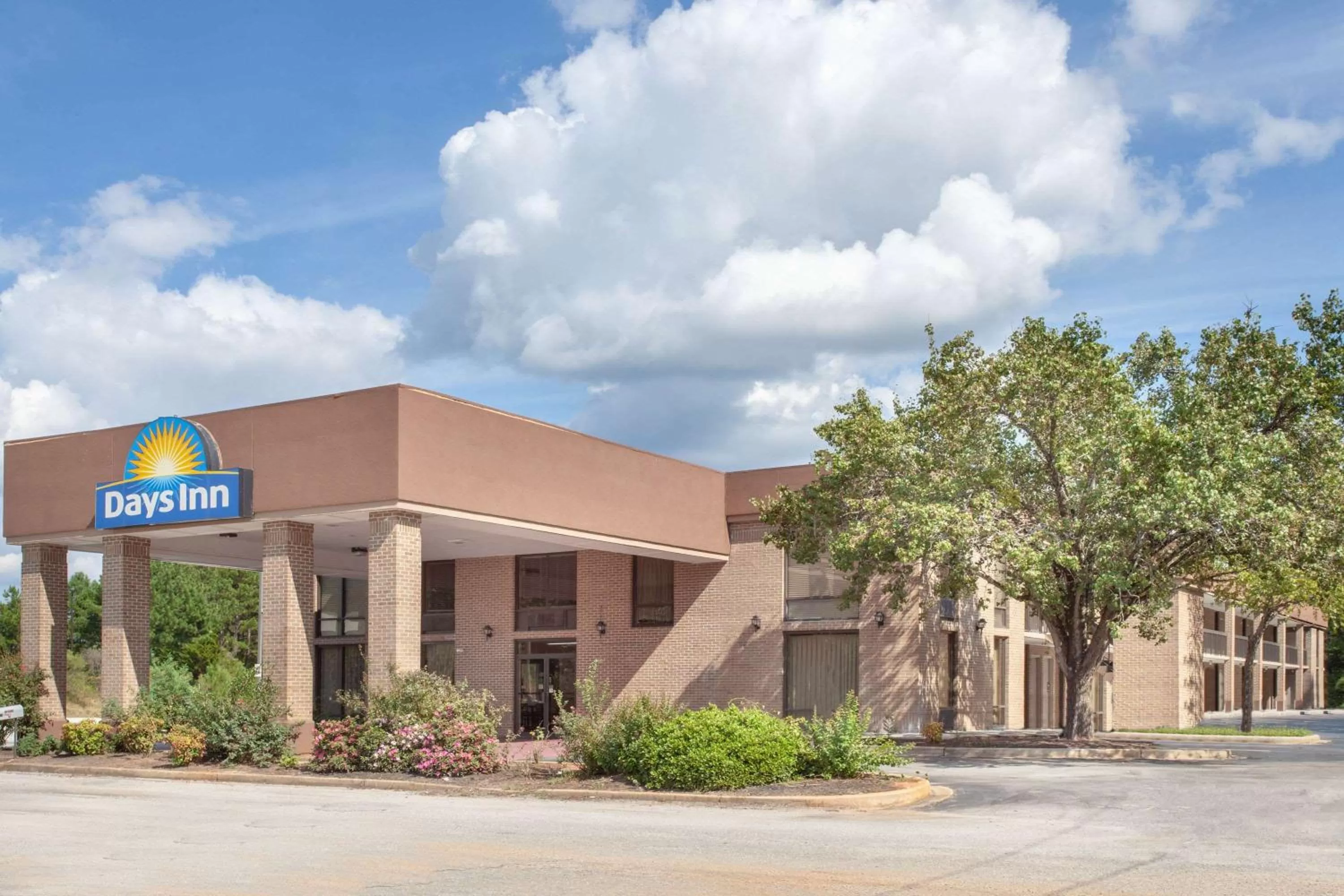 Property building in Days Inn by Wyndham Clinton - Laurens I-26