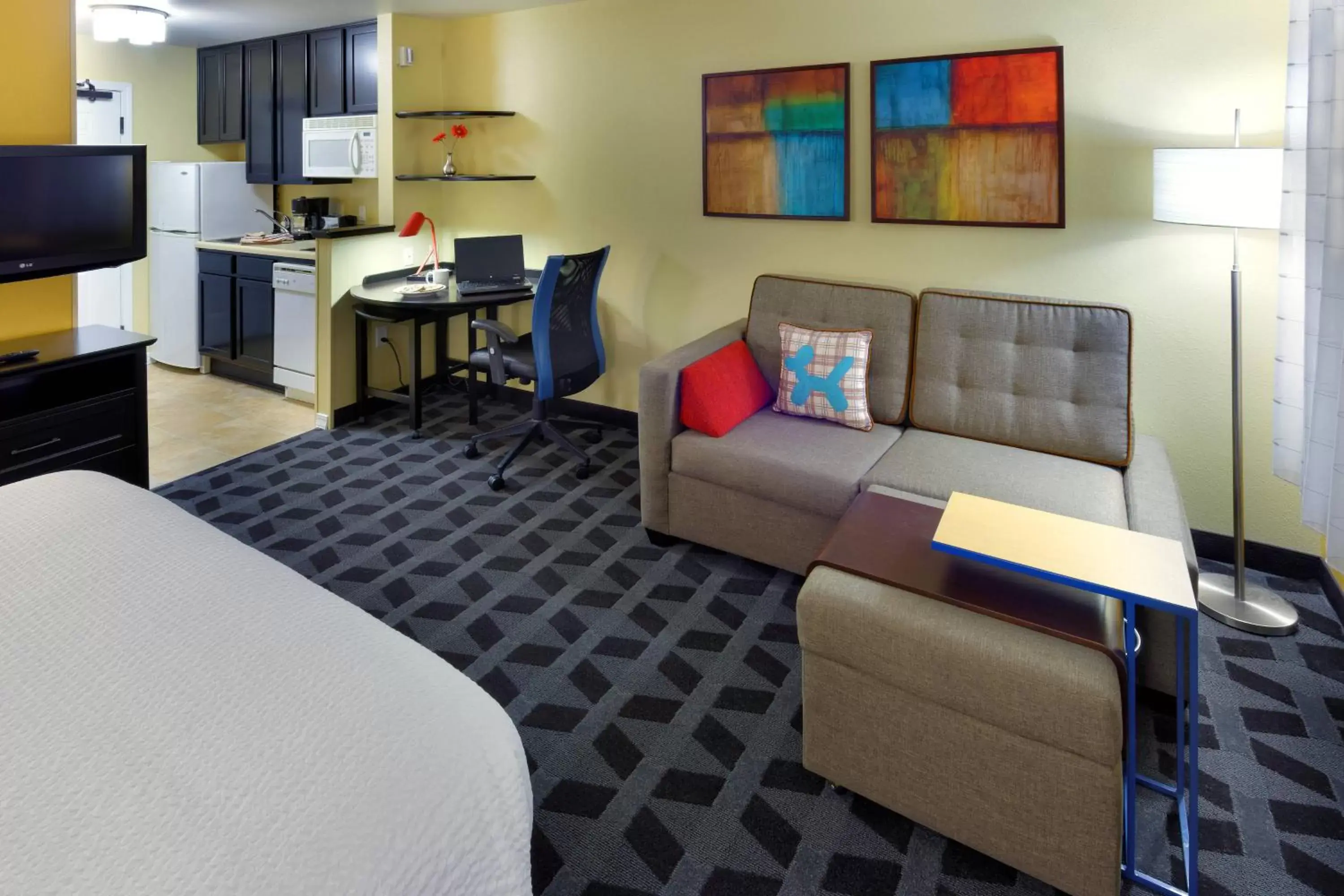 Living room, Seating Area in TownePlace Suites Joplin