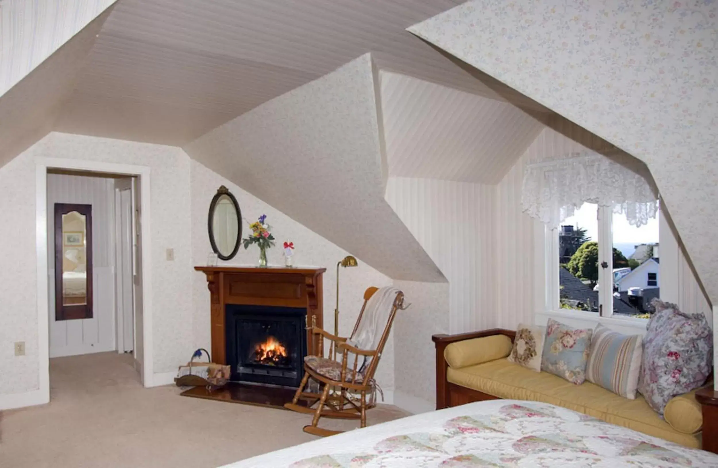 Bedroom, Seating Area in Headlands Inn Bed and Breakfast